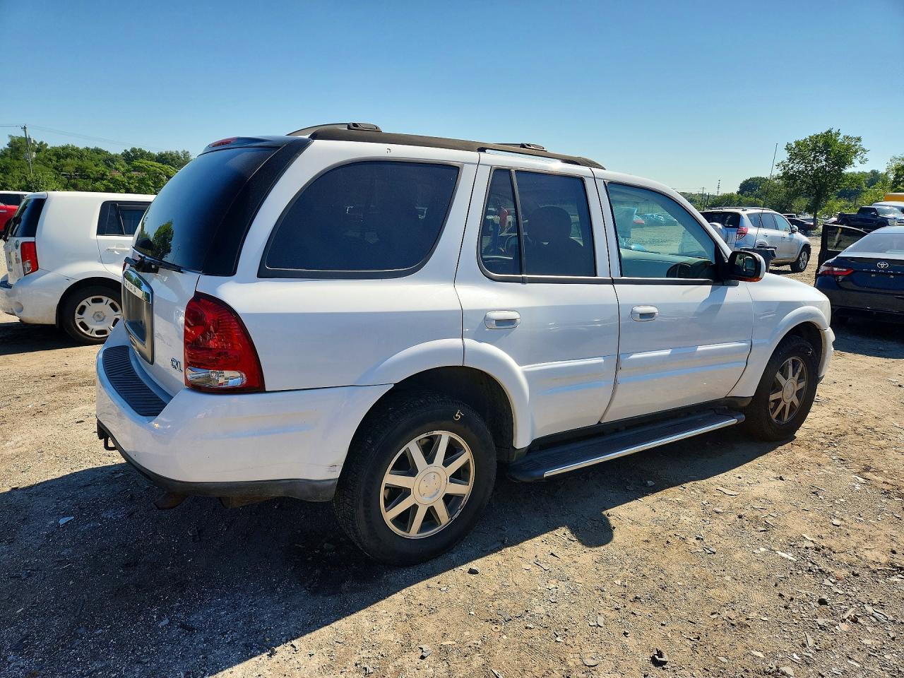 2005 Buick Rainier Cxl White vin: 5GADT13S752248657
