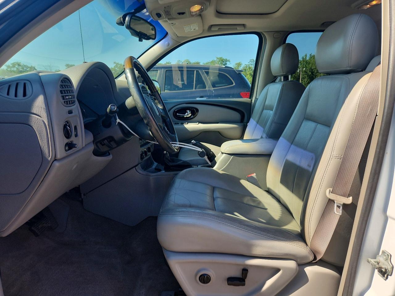 2005 Buick Rainier Cxl White vin: 5GADT13S752248657