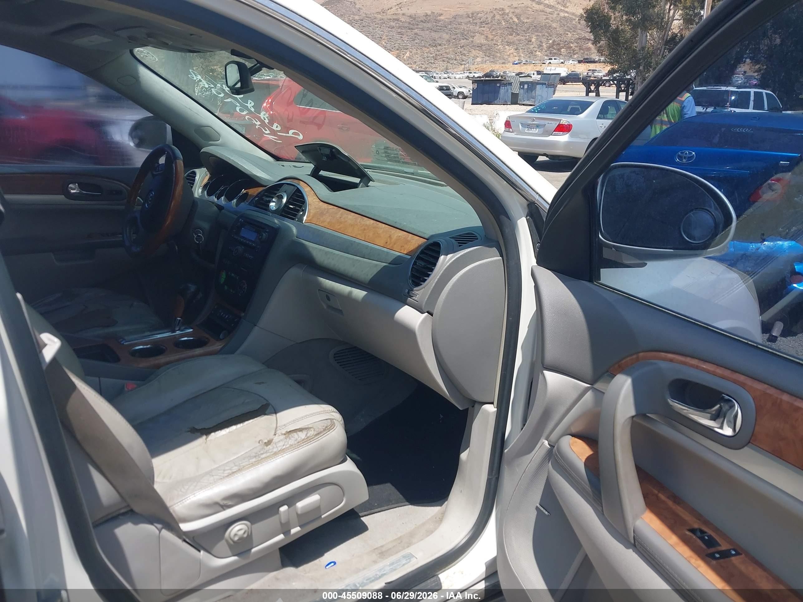 2008 Buick Enclave Cxl White vin: 5GAER23728J304809