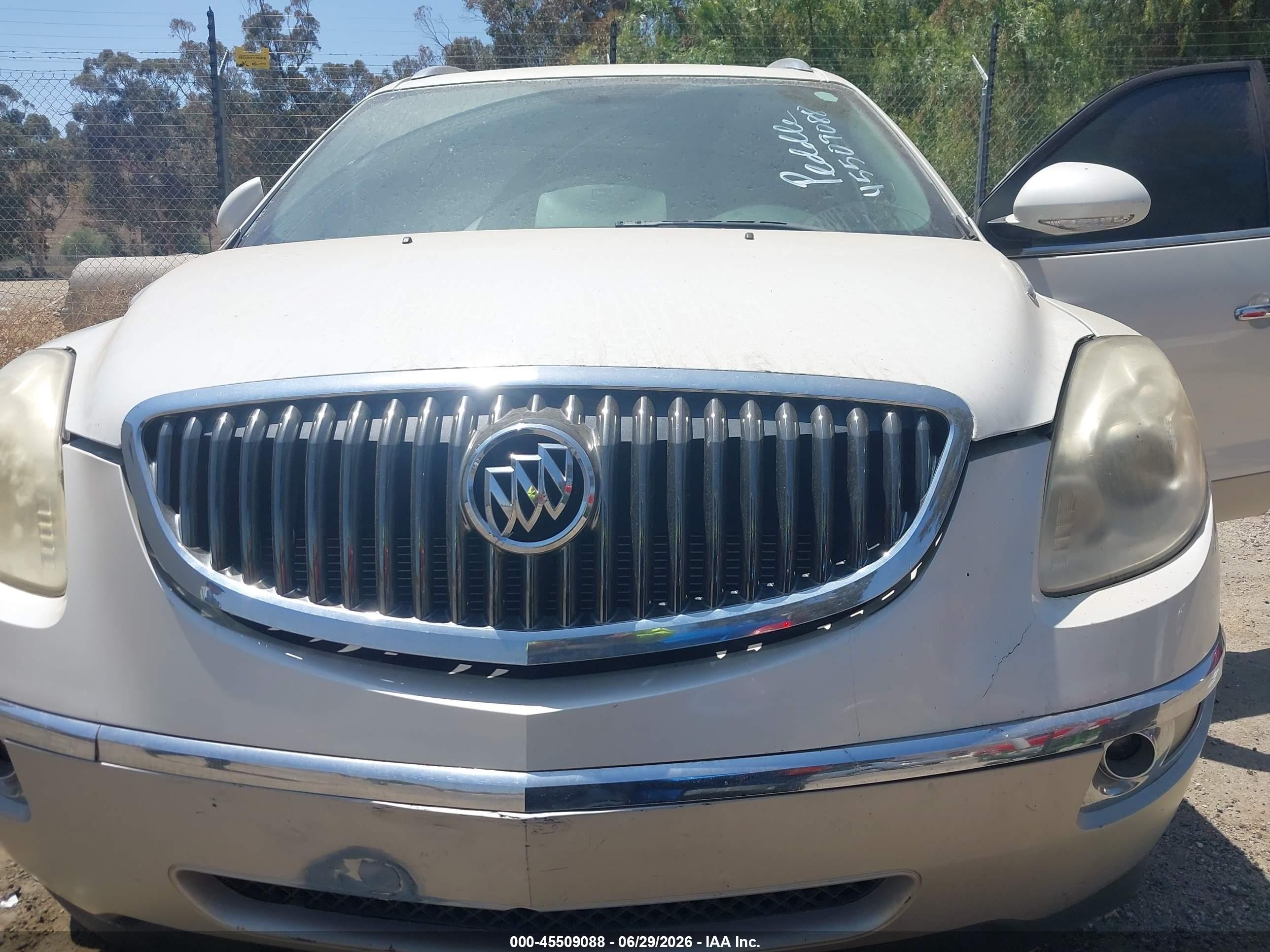 2008 Buick Enclave Cxl White vin: 5GAER23728J304809