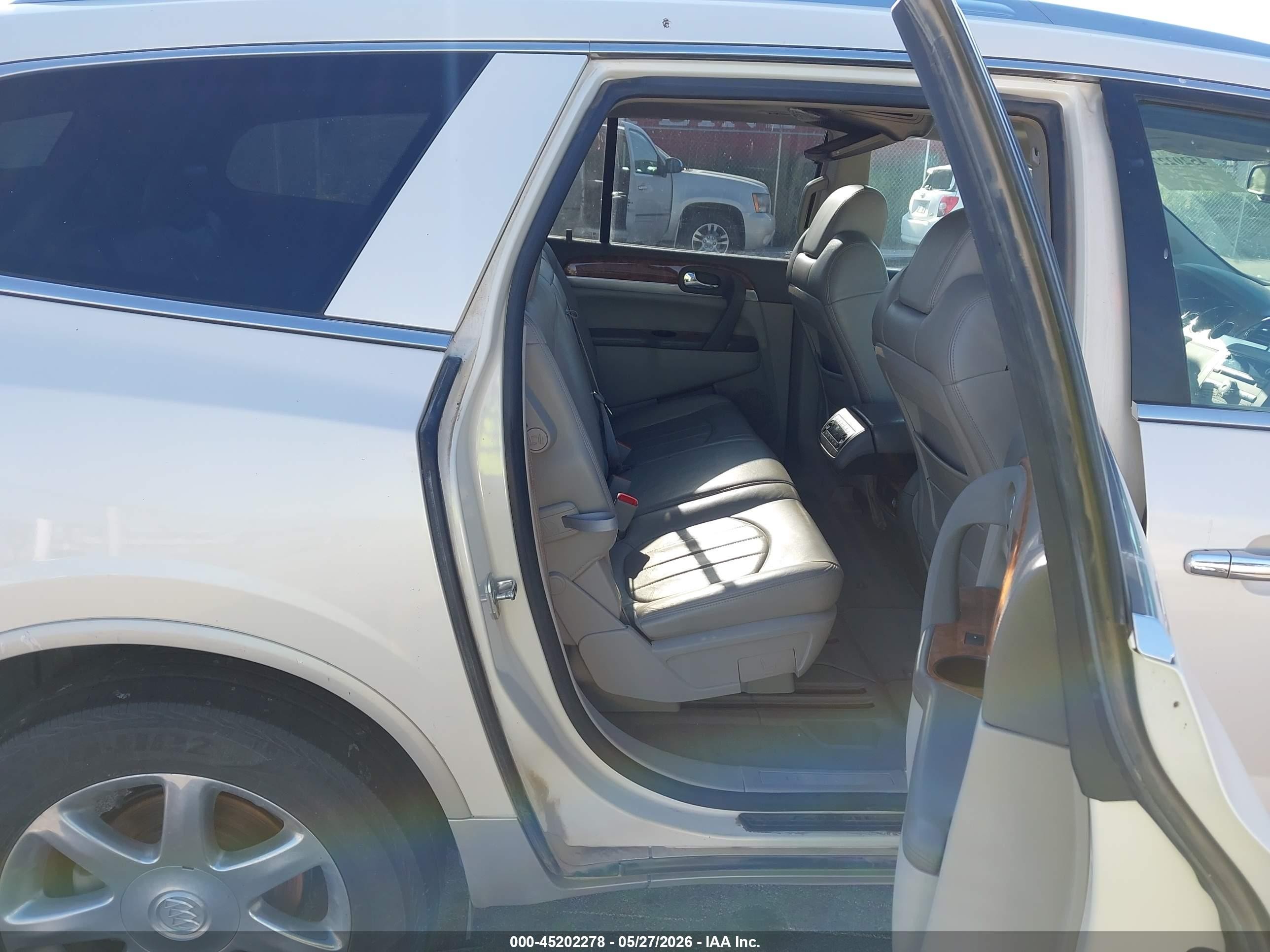 2008 Buick Enclave Cxl White vin: 5GAER23768J116584