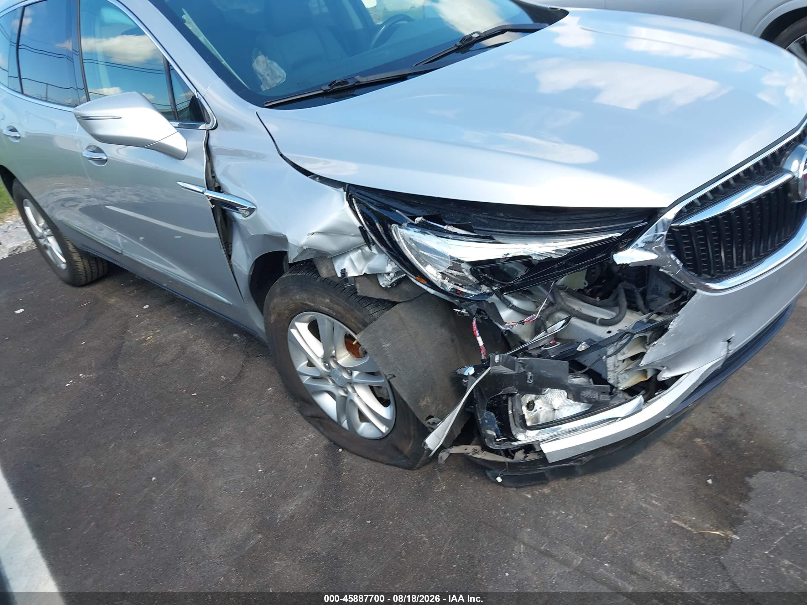 2018 Buick Enclave Essence Silver vin: 5GAERBKW0JJ161857
