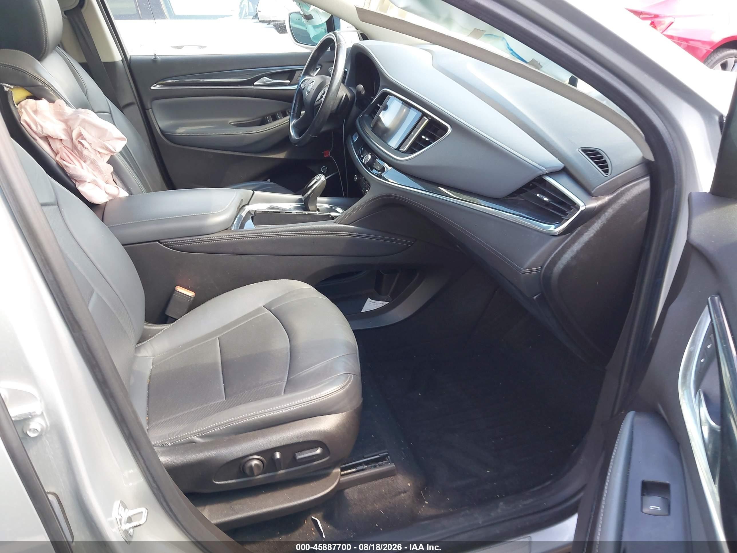 2018 Buick Enclave Essence Silver vin: 5GAERBKW0JJ161857