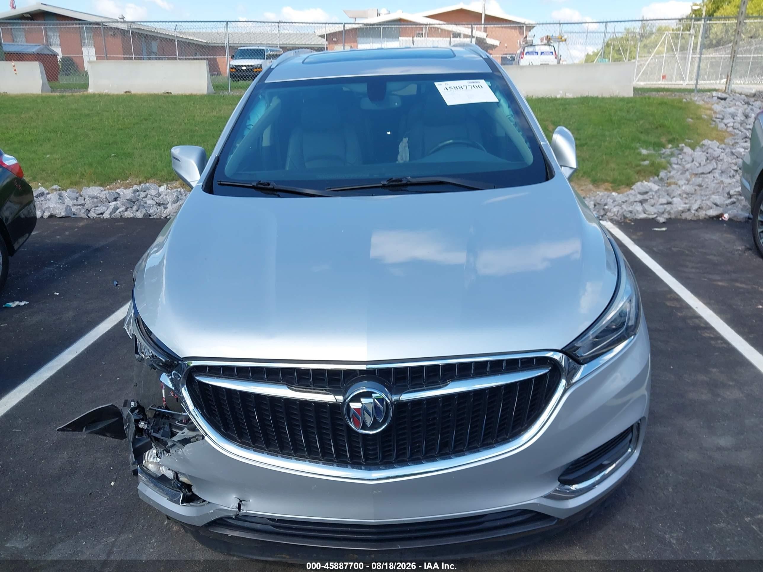 2018 Buick Enclave Essence Silver vin: 5GAERBKW0JJ161857