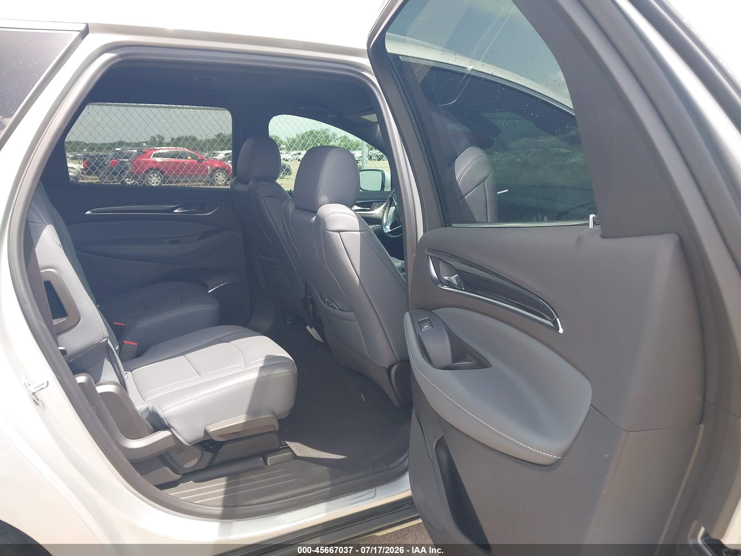 2022 Buick Enclave Fwd Essence Silver vin: 5GAERBKW0NJ164988