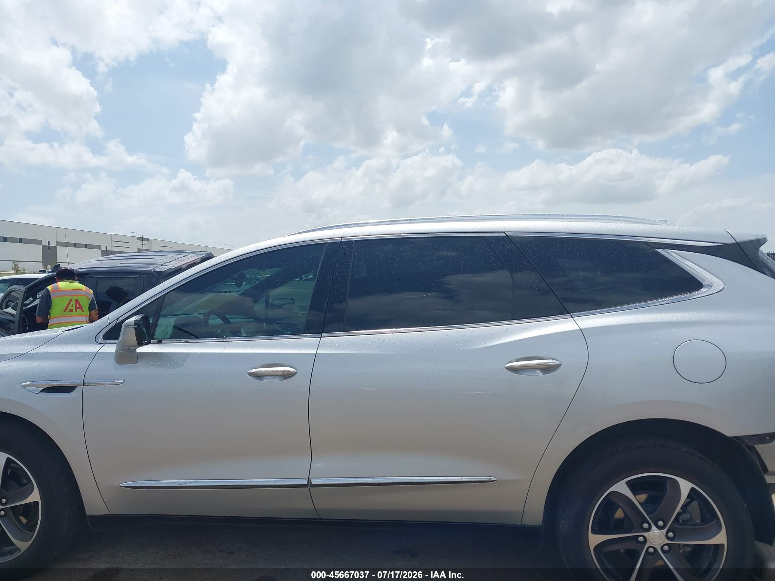 2022 Buick Enclave Fwd Essence Silver vin: 5GAERBKW0NJ164988
