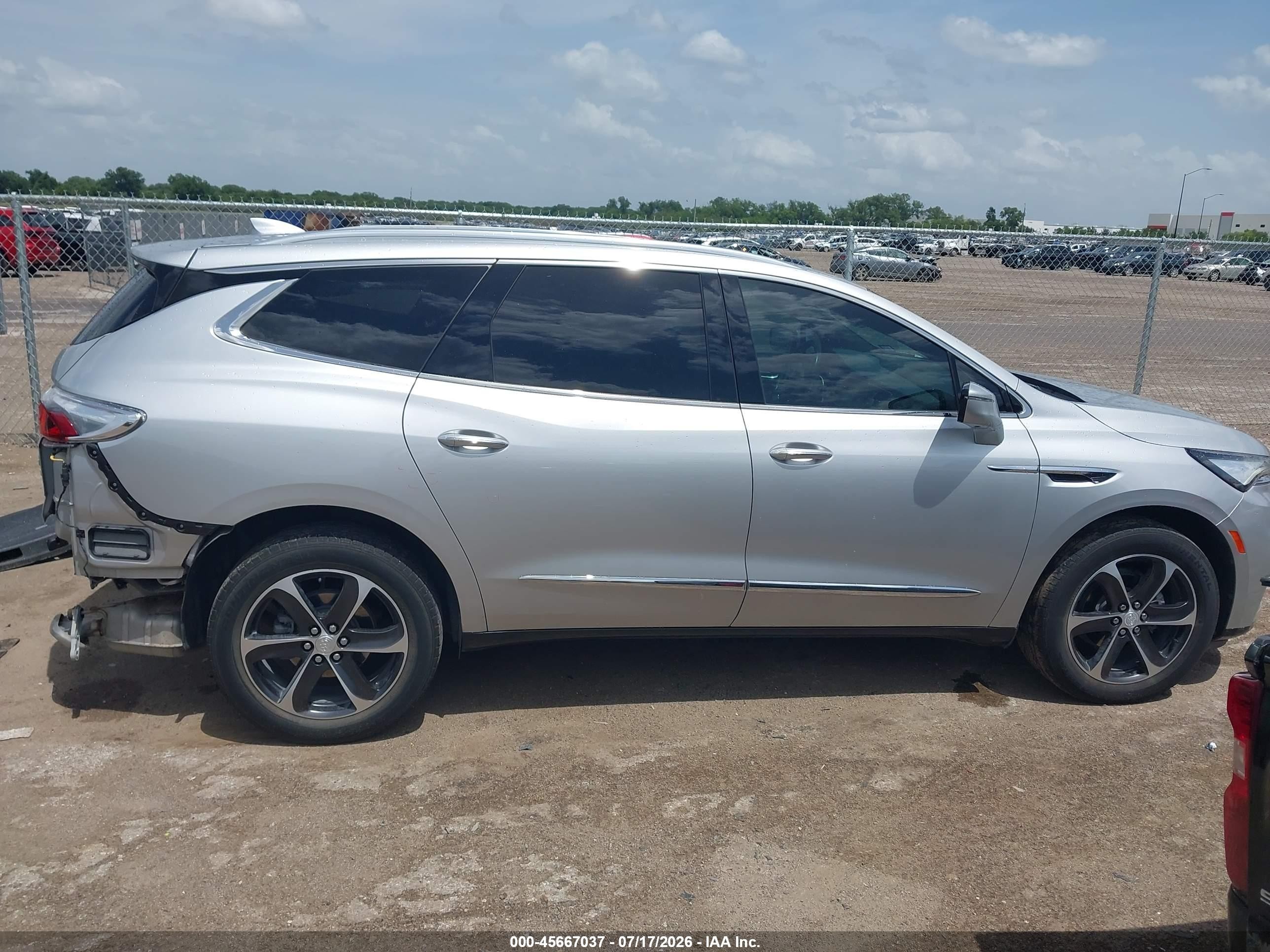 2022 Buick Enclave Fwd Essence Silver vin: 5GAERBKW0NJ164988