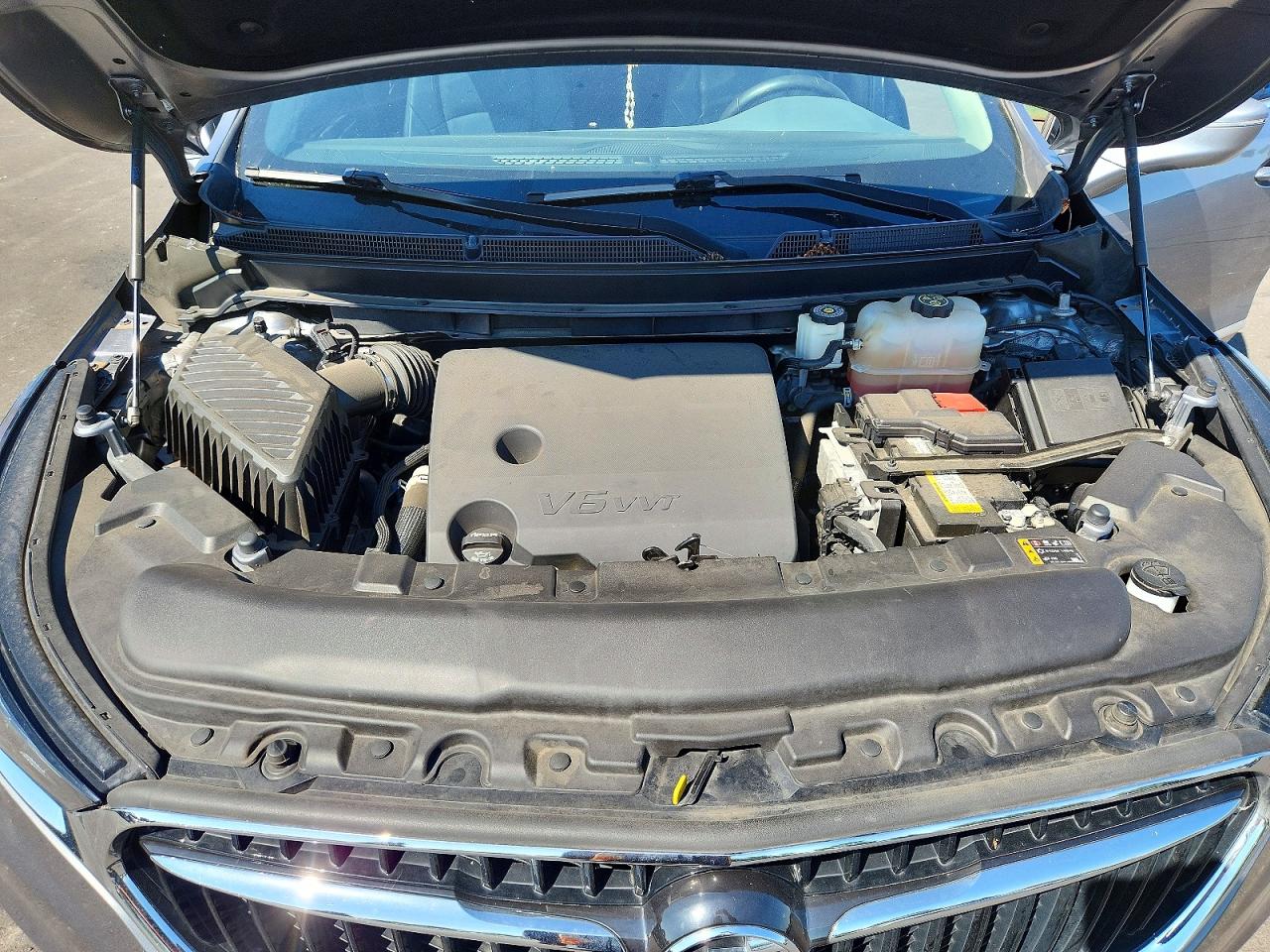 2019 Buick Enclave Essence Gray vin: 5GAERBKW1KJ186364