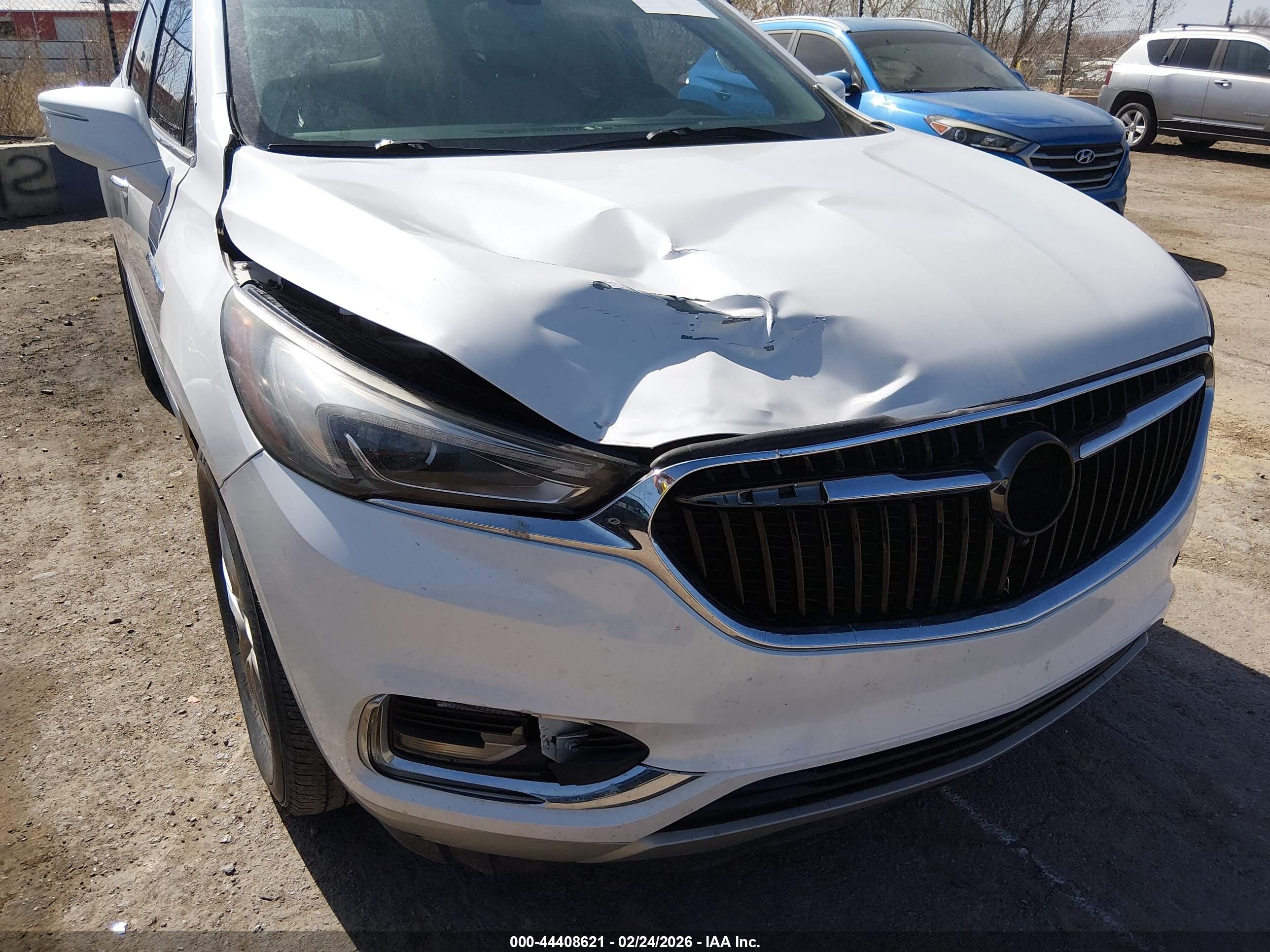 2018 Buick Enclave Essence Белый vin: 5GAERBKW3JJ121966