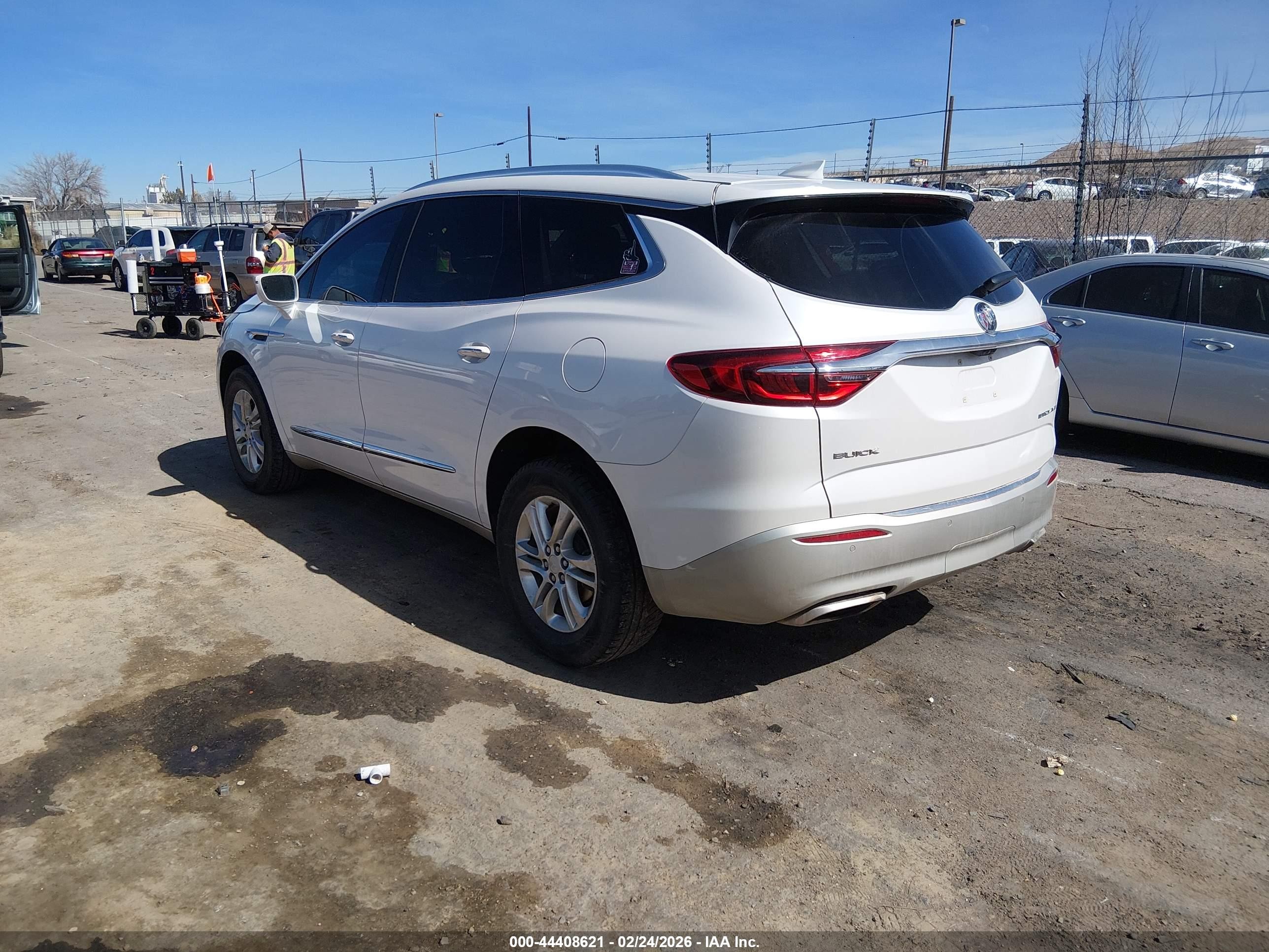 2018 Buick Enclave Essence Белый vin: 5GAERBKW3JJ121966