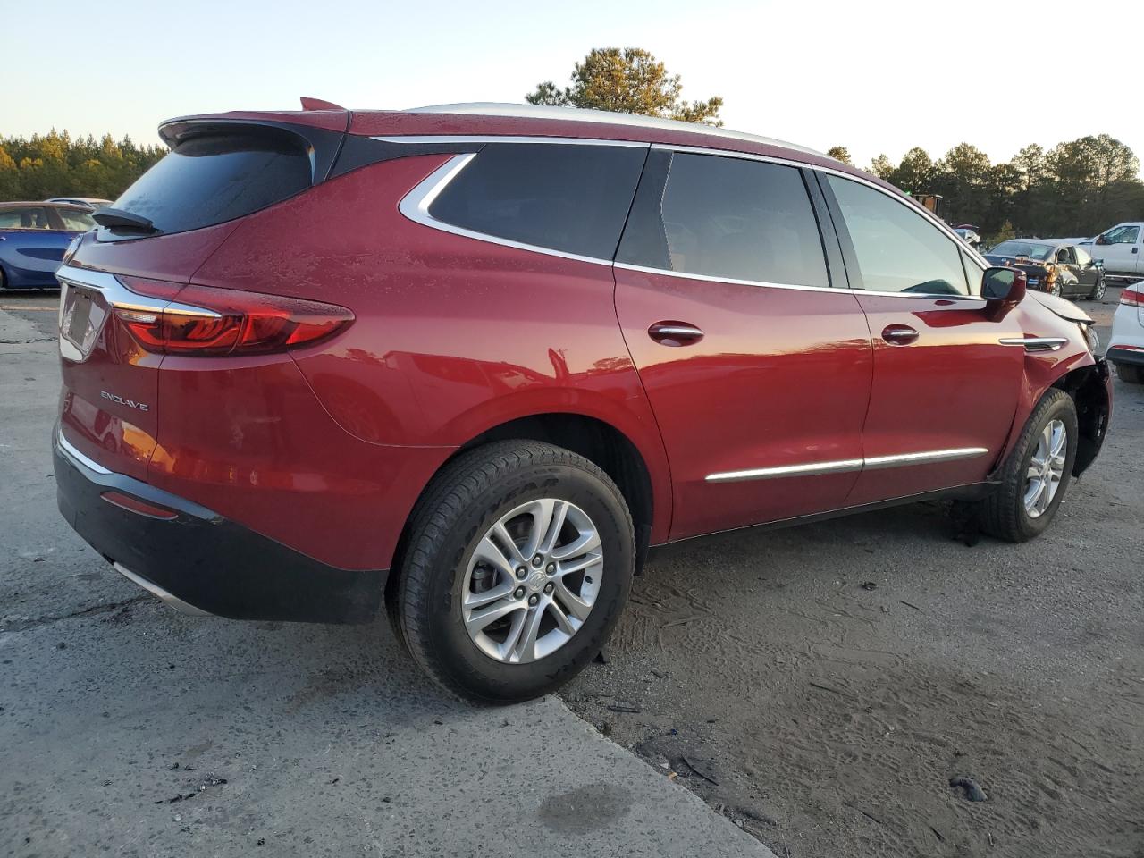 2018 Buick Enclave Essence Burgundy vin: 5GAERBKW3JJ257935