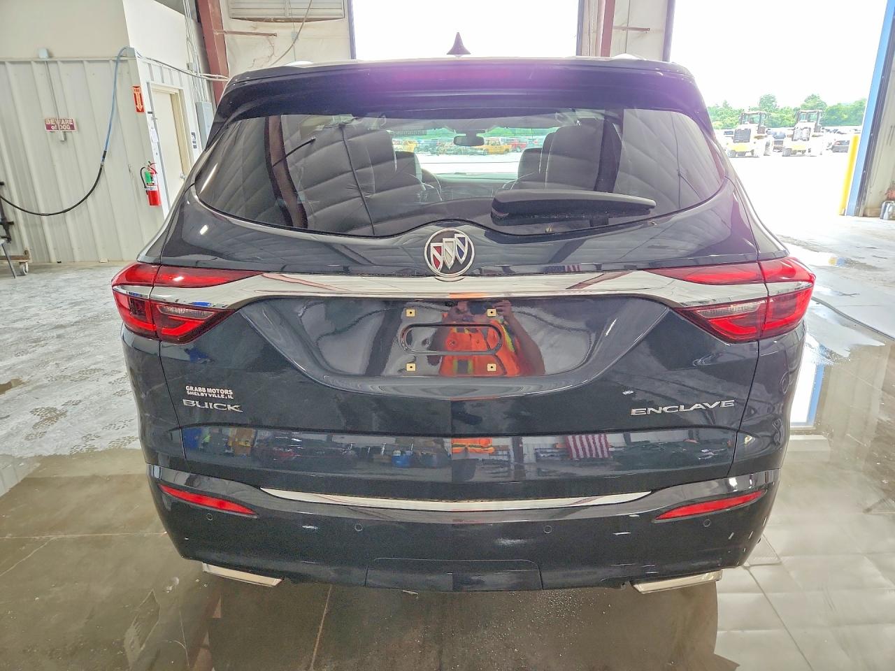 2018 Buick Enclave Essence Gray vin: 5GAERBKW7JJ197223