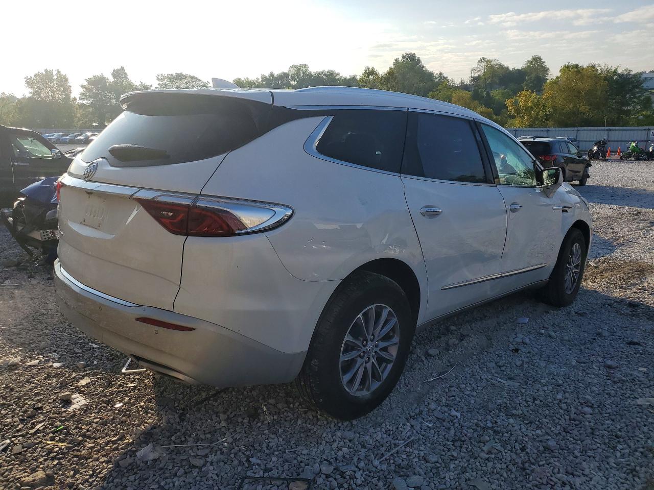 2023 Buick Enclave Essence Белый vin: 5GAERBKW9PJ117865
