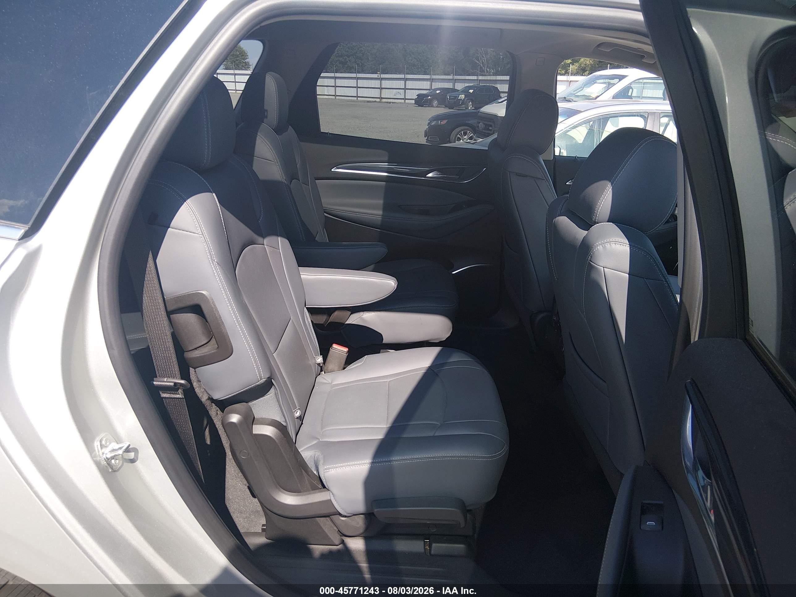 2019 Buick Enclave Fwd Premium Silver vin: 5GAERCKW5KJ151090
