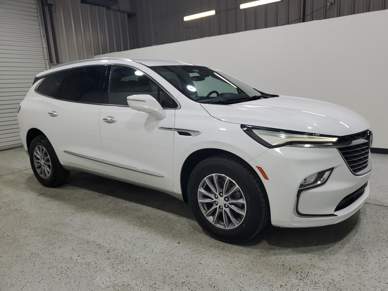 2022 Buick Enclave Premium Белый vin: 5GAERCKW7NJ125126 Damage: Right Rear Door, Heavy Scratch, 1 To 2 Inches
