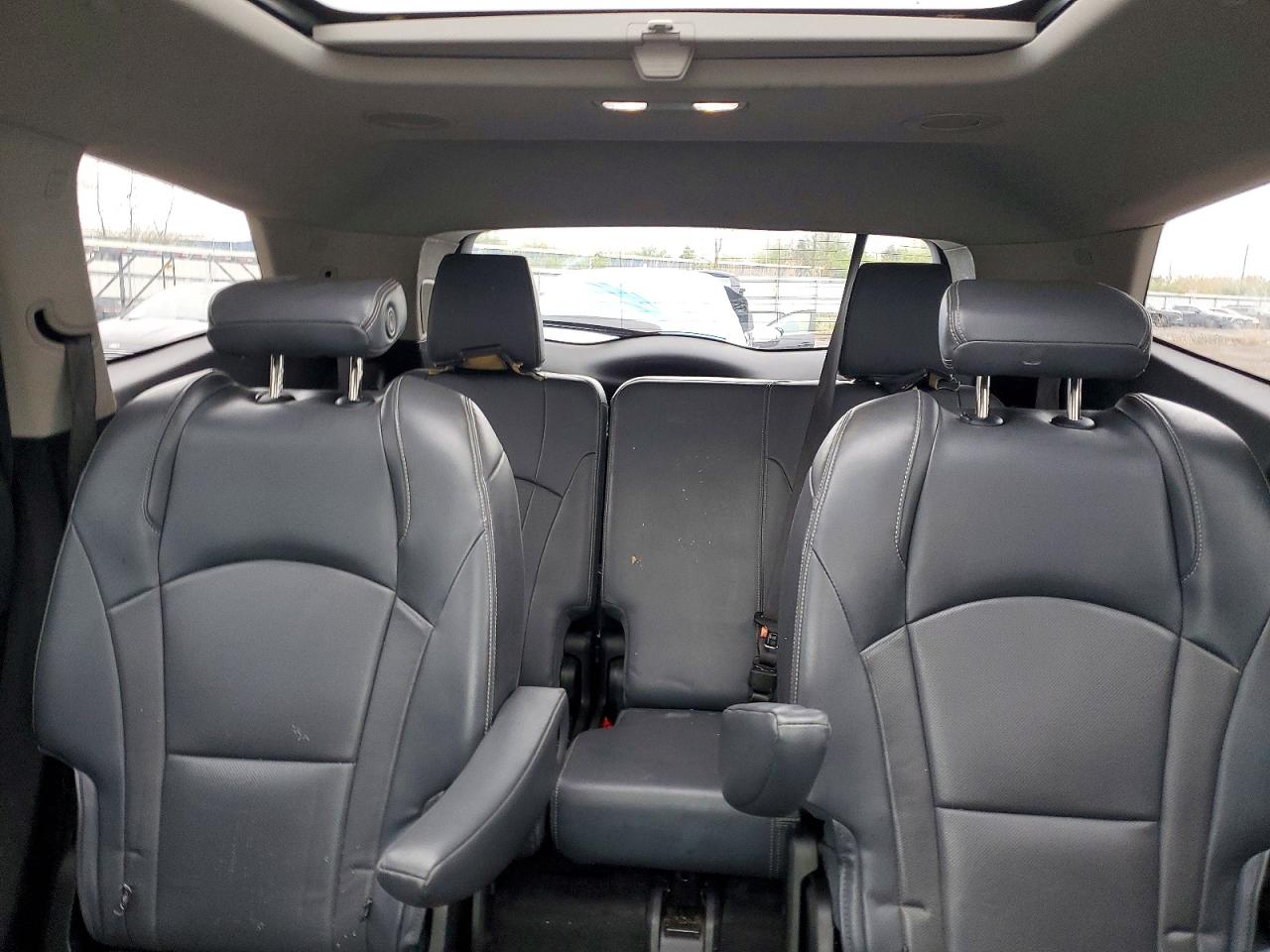 2018 Buick Enclave Premium Серебряный vin: 5GAERCKWXJJ129360