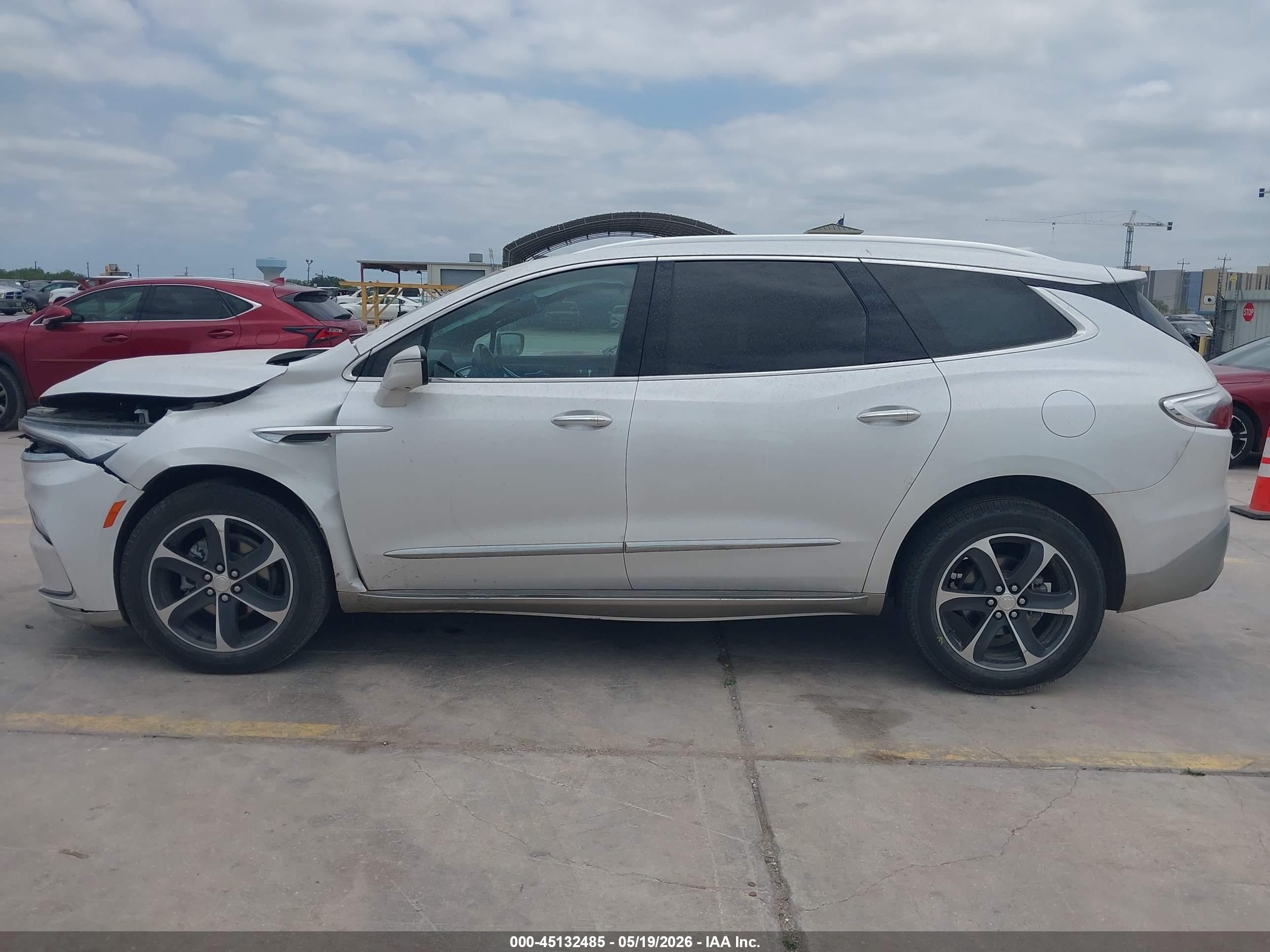 2022 Buick Enclave Fwd Premium Белый vin: 5GAERCKWXNJ185272