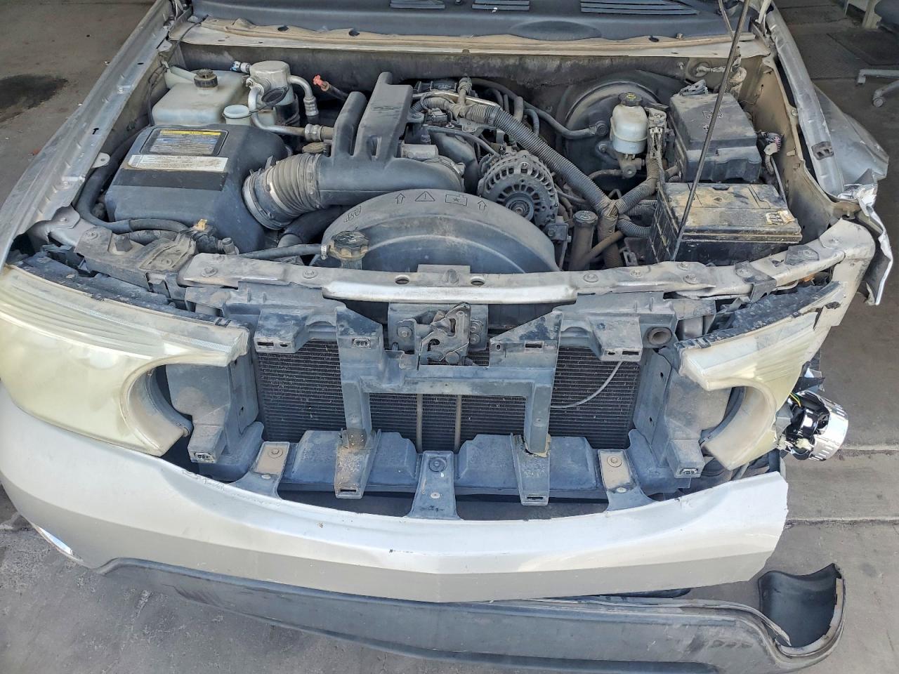 2005 Buick Rainier Cxl Silver vin: 5GAES13M452238659