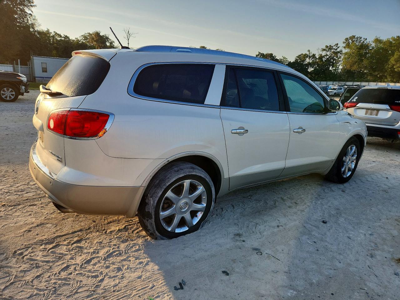 2008 Buick Enclave Cxl White vin: 5GAEV23748J201158