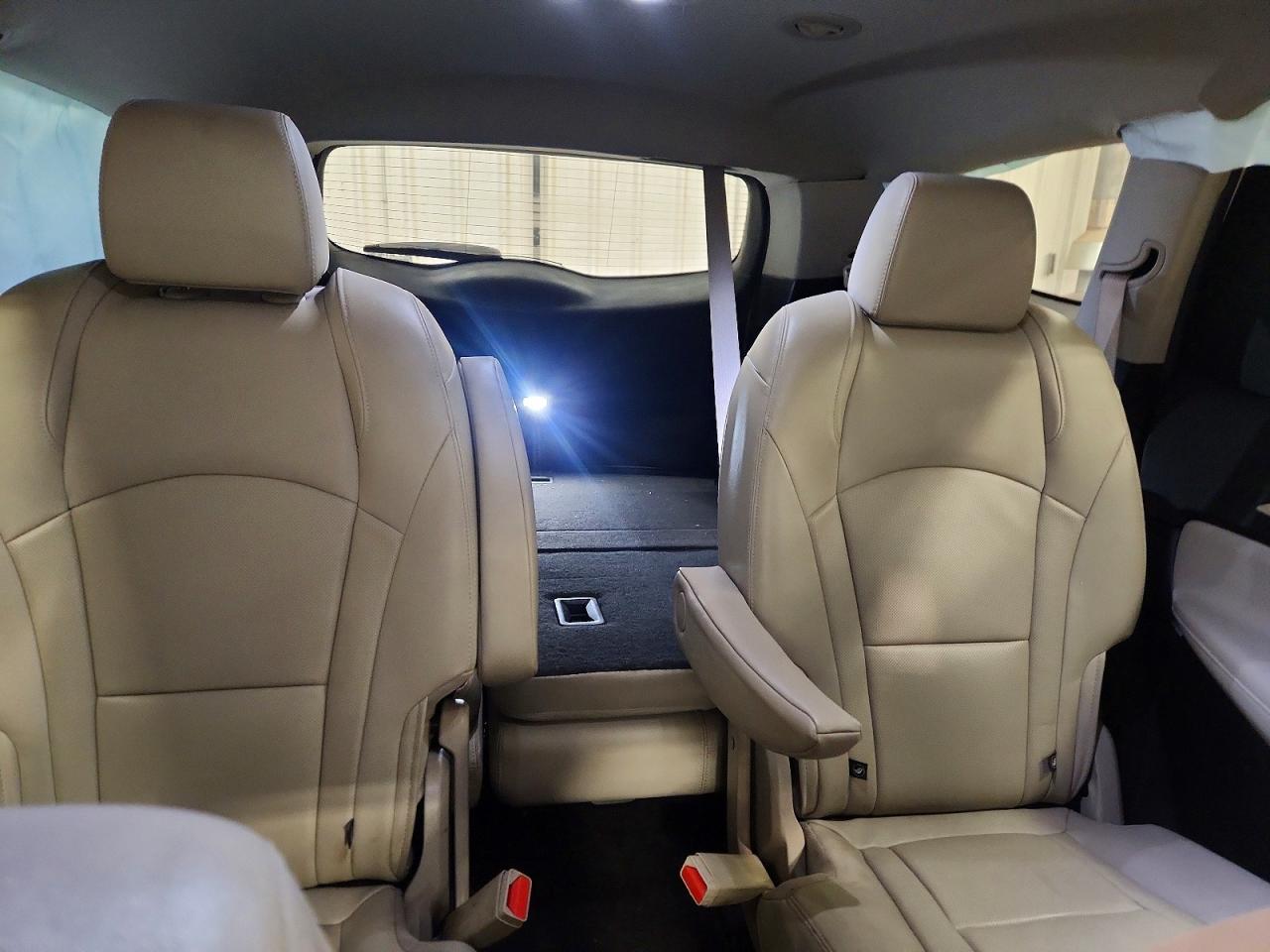 2020 Buick Enclave Essence White vin: 5GAEVAKW1LJ205986