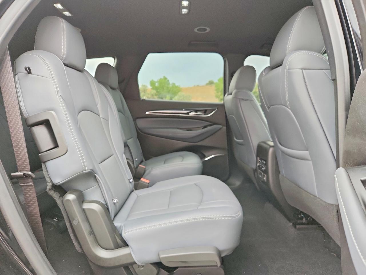 2024 Buick Enclave Premium Черный vin: 5GAEVBKW5RJ137836
