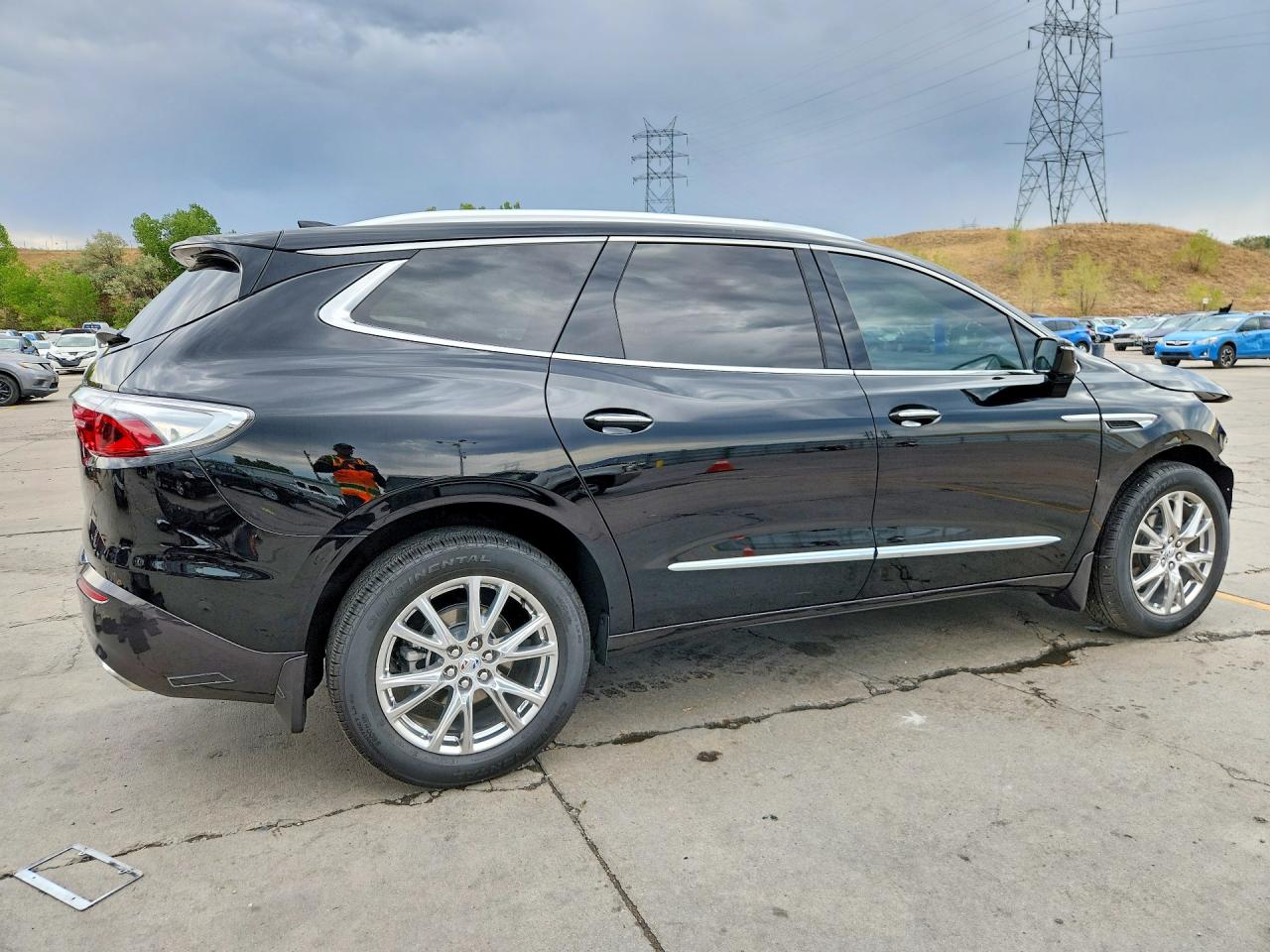 2024 Buick Enclave Premium Черный vin: 5GAEVBKW5RJ137836