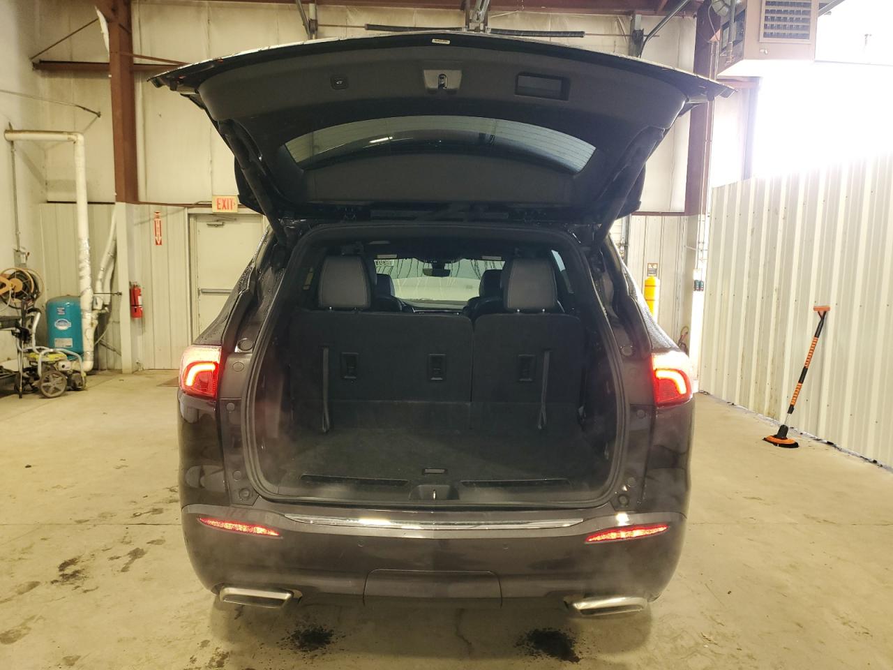 2022 Buick Enclave Premium Черный vin: 5GAEVBKW9NJ156271