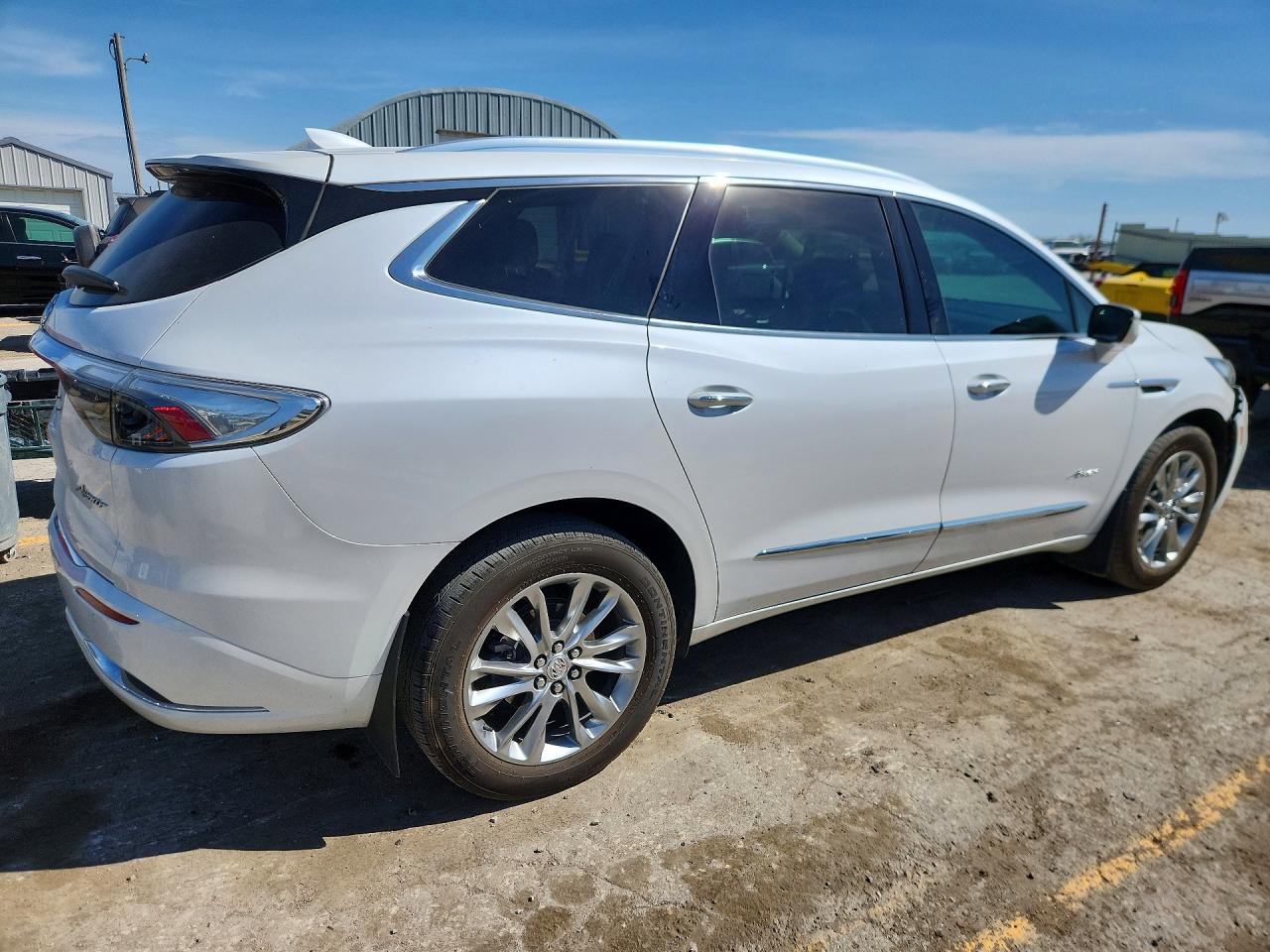 2023 Buick Enclave Avenir Белый vin: 5GAEVCKW3PJ183037