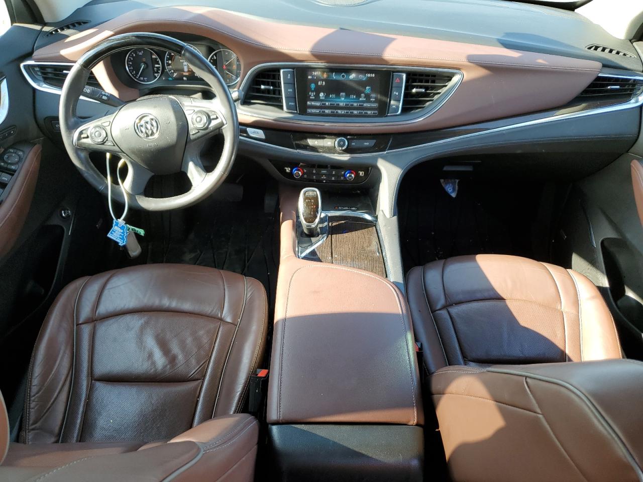 2018 Buick Enclave Avenir Белый vin: 5GAEVCKW8JJ210434