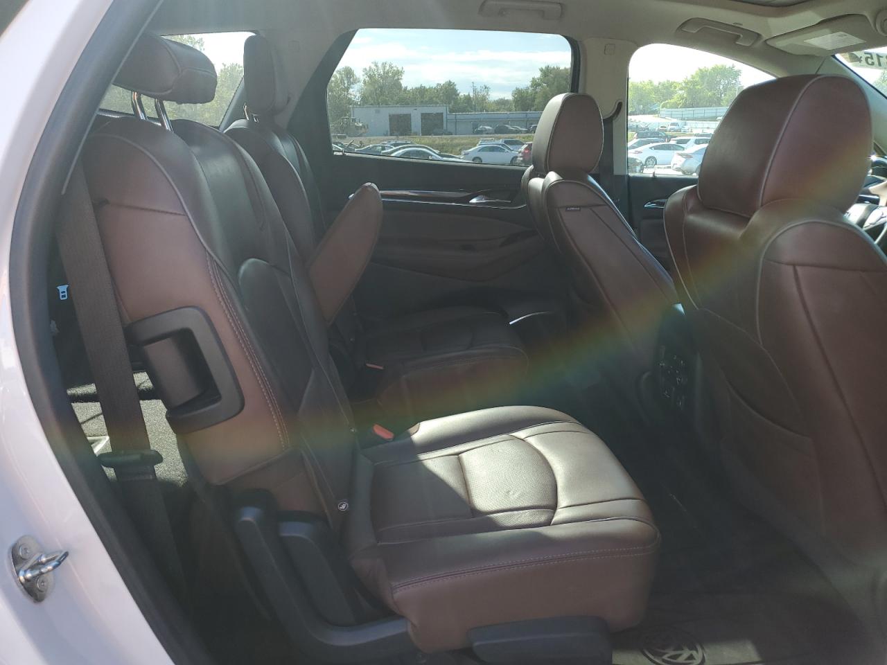 2018 Buick Enclave Avenir Белый vin: 5GAEVCKW8JJ210434
