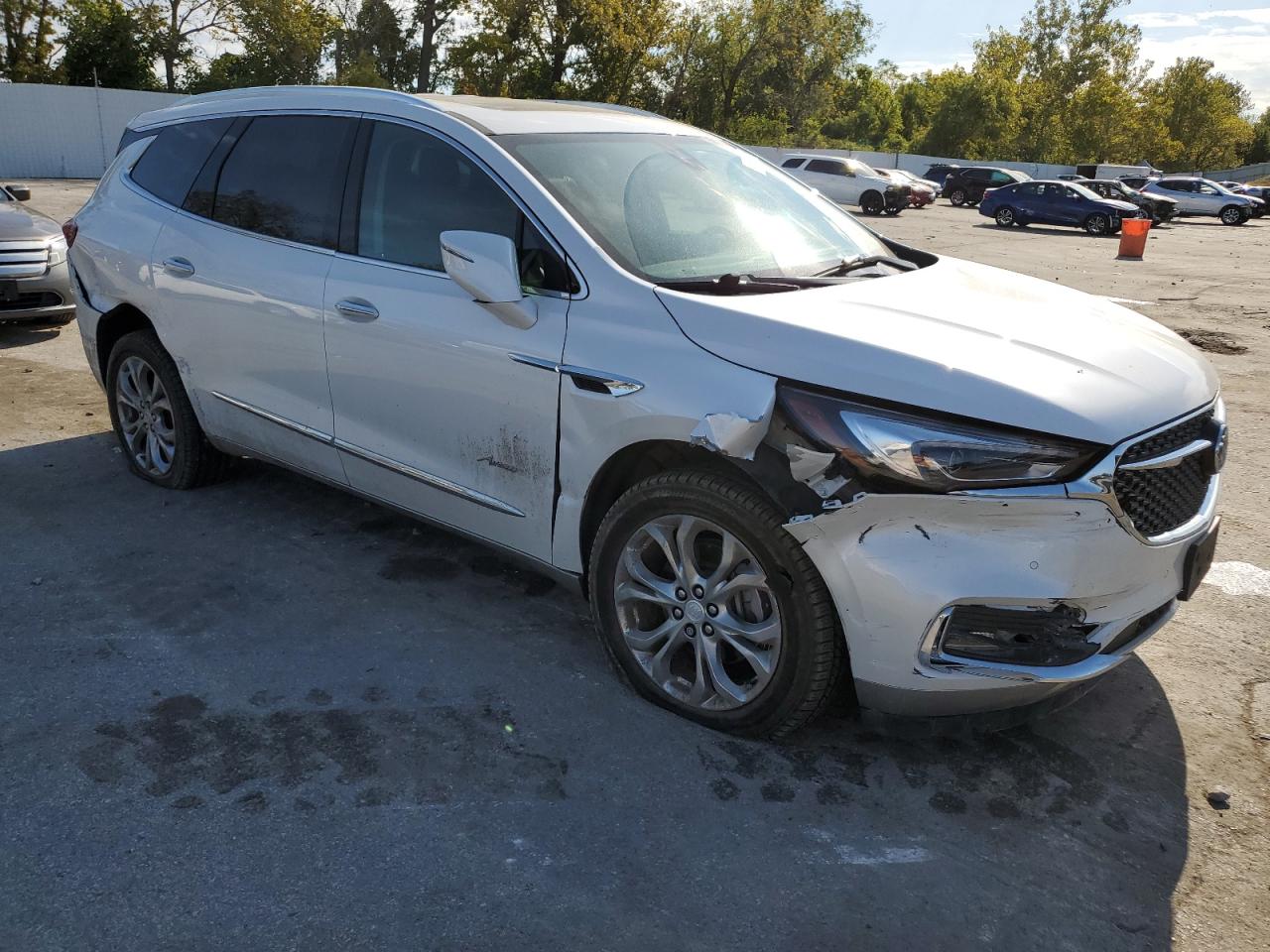 2018 Buick Enclave Avenir Белый vin: 5GAEVCKW8JJ210434