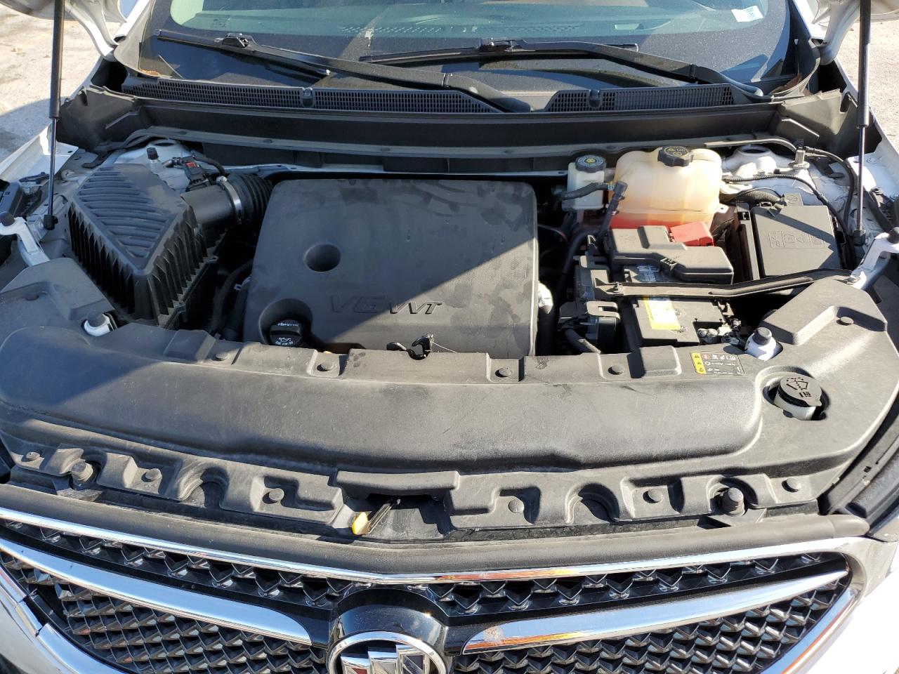 2018 Buick Enclave Avenir Белый vin: 5GAEVCKW8JJ210434