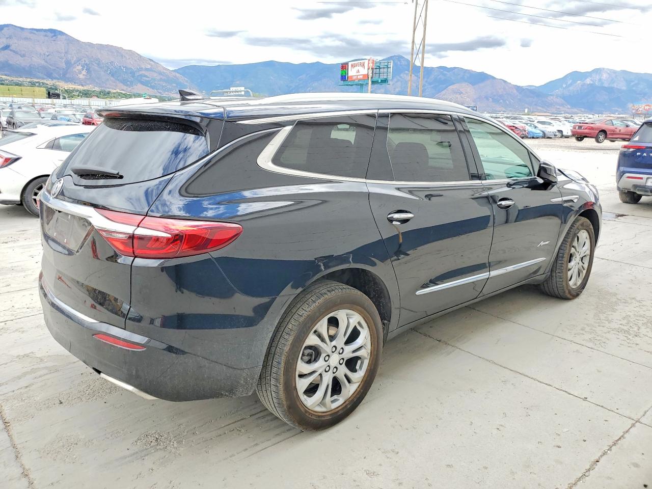 2021 Buick Enclave Avenir Черный vin: 5GAEVCKW8MJ128482