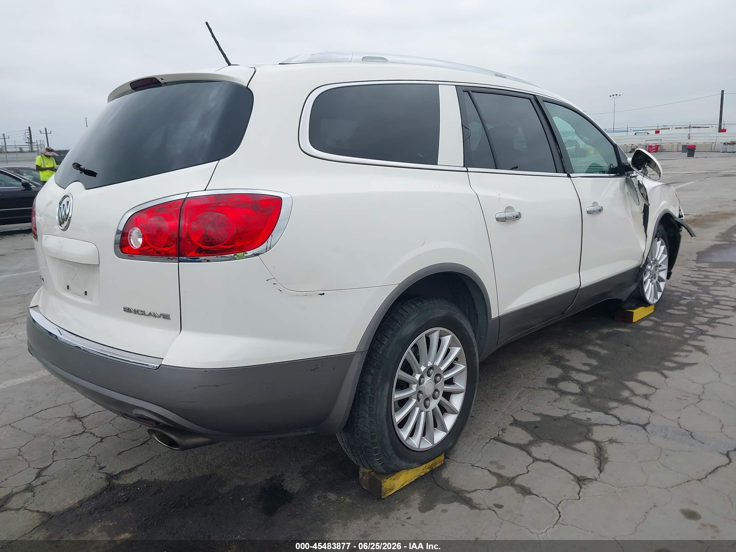 2011 Buick Enclave Cx White vin: 5GAKRAEDXBJ382990
