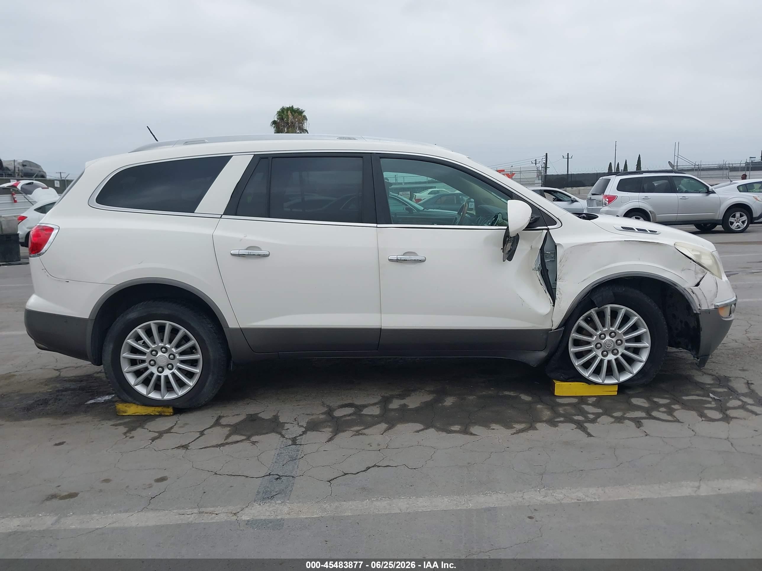 2011 Buick Enclave Cx White vin: 5GAKRAEDXBJ382990