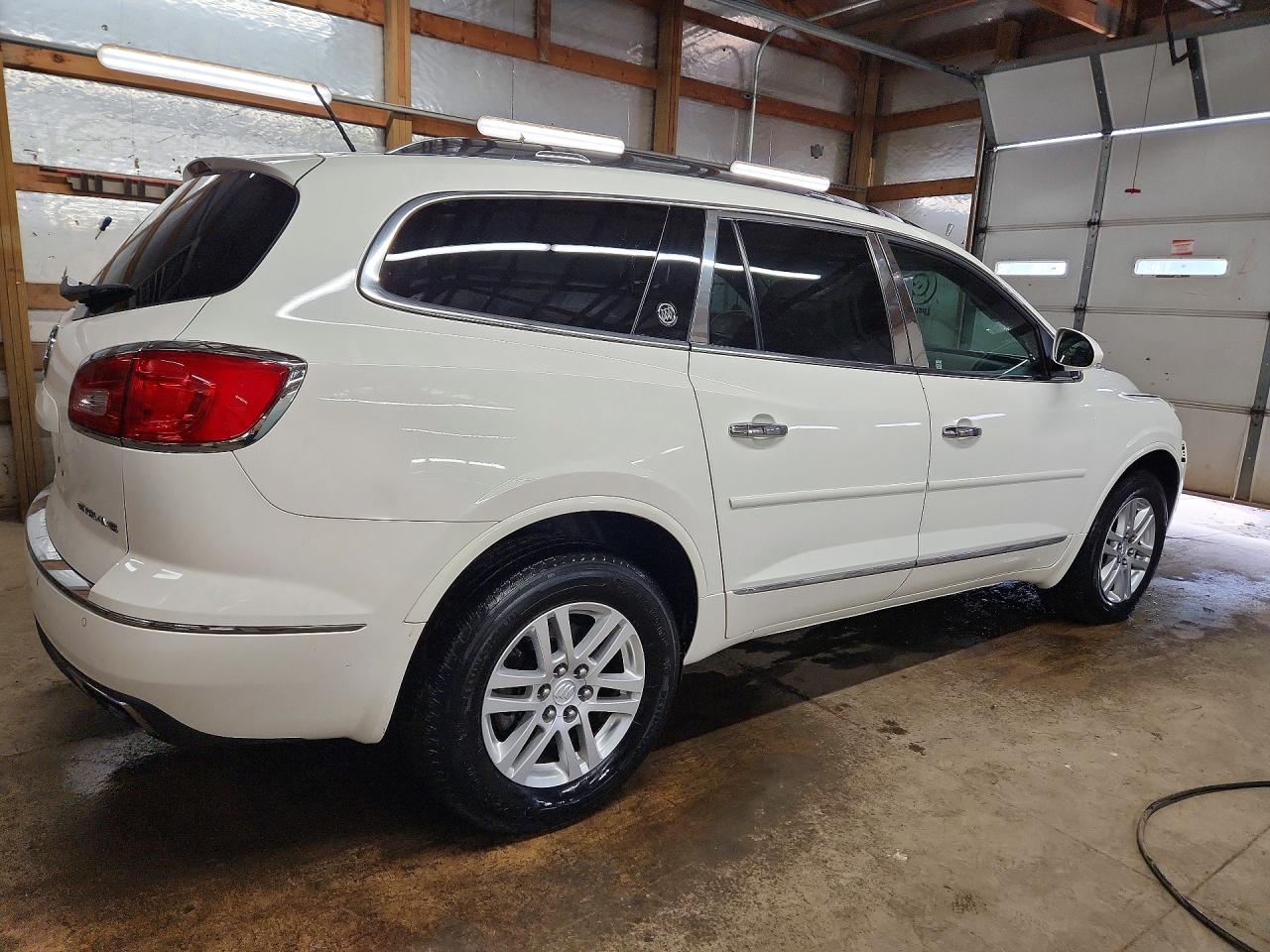 2015 Buick Enclave White vin: 5GAKRAKD4FJ294866