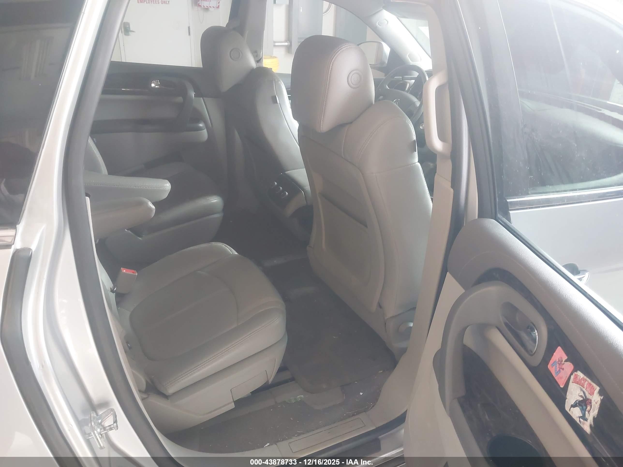 2014 Buick Enclave Convenience Silver vin: 5GAKRAKD6EJ184223