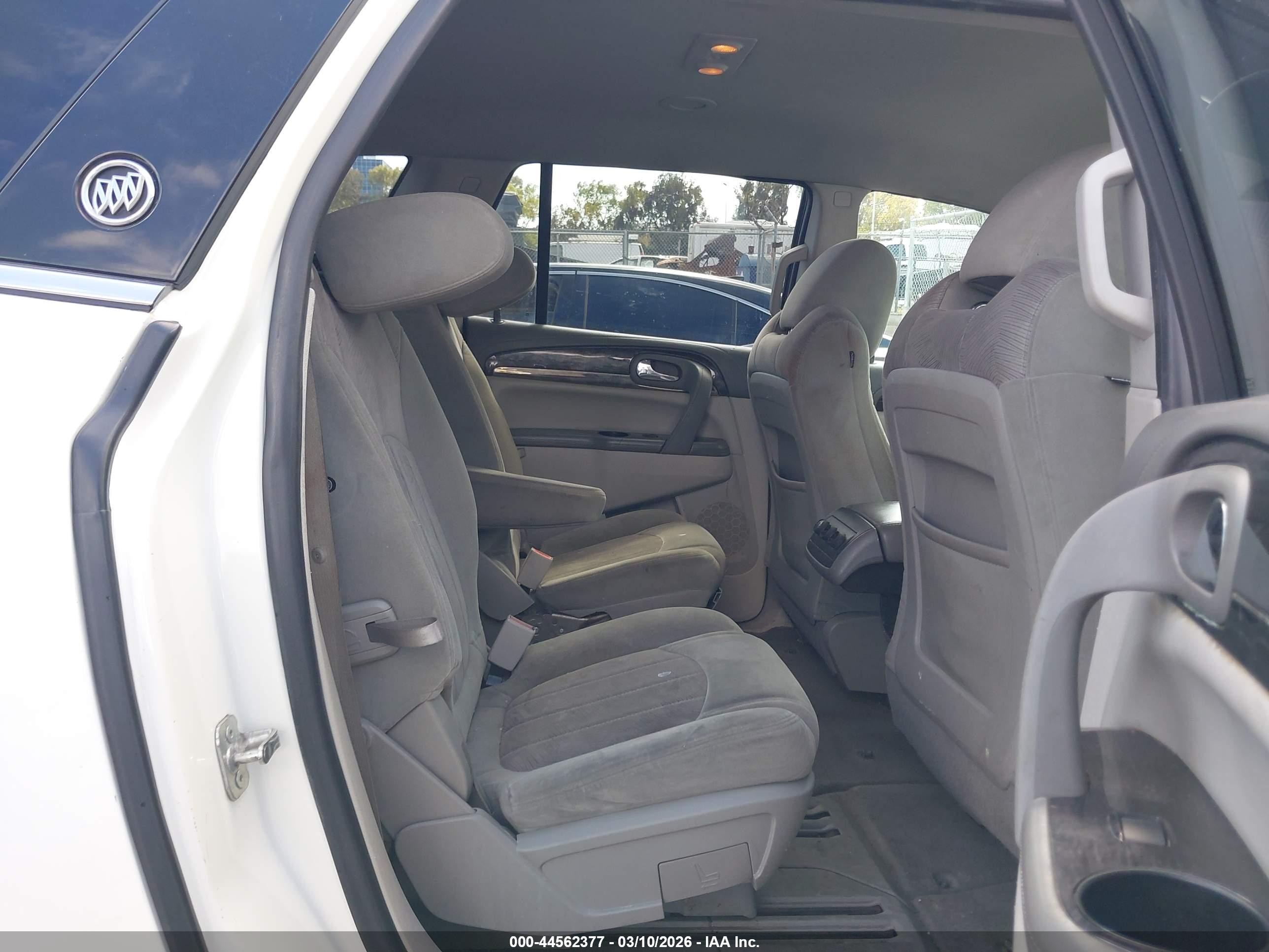 2015 Buick Enclave Convenience White vin: 5GAKRAKD8FJ119696