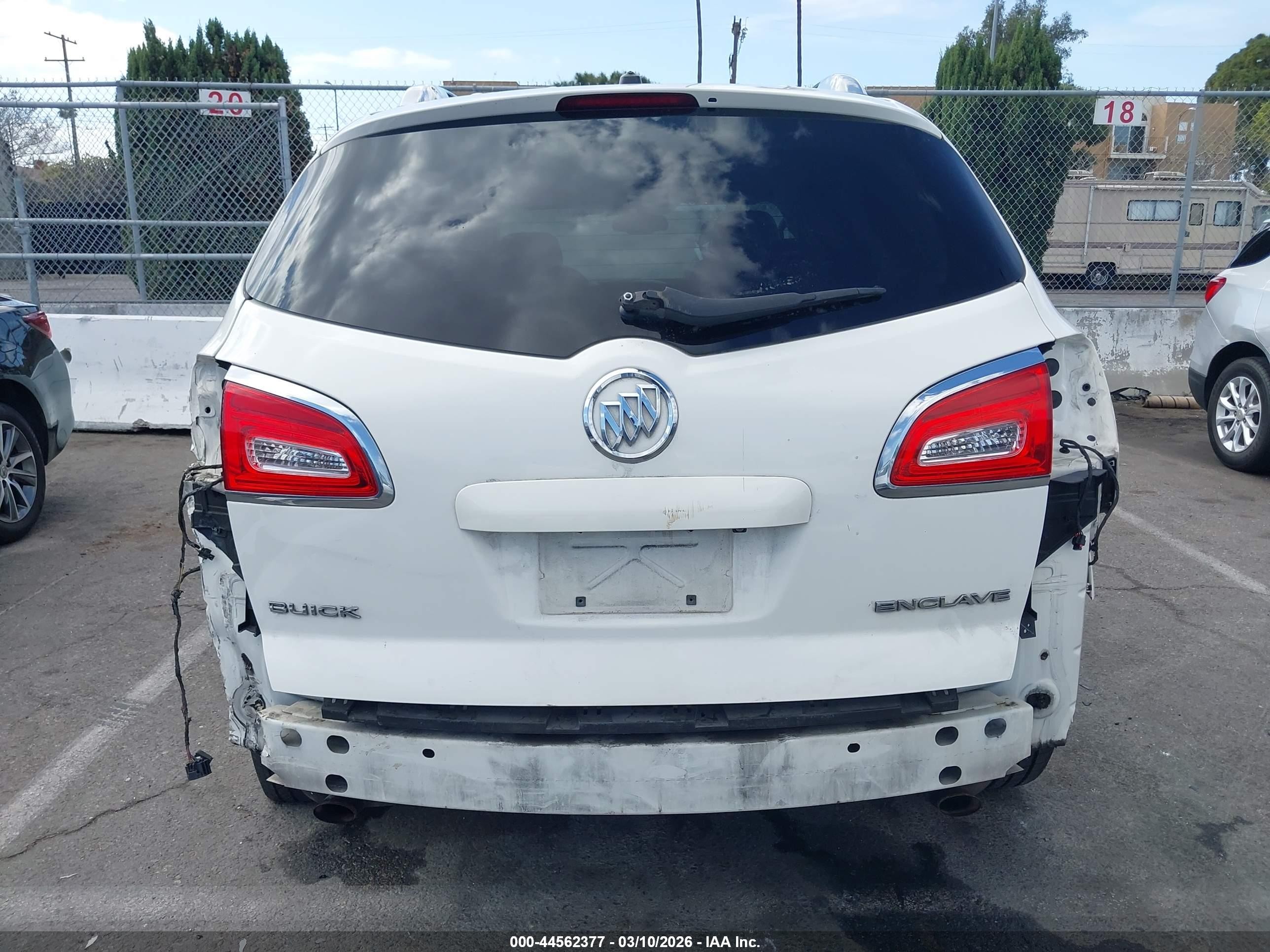 2015 Buick Enclave Convenience White vin: 5GAKRAKD8FJ119696