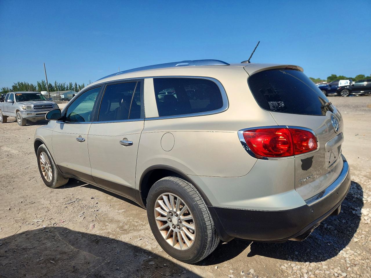 2011 Buick Enclave Cxl Gold vin: 5GAKRBED2BJ393259