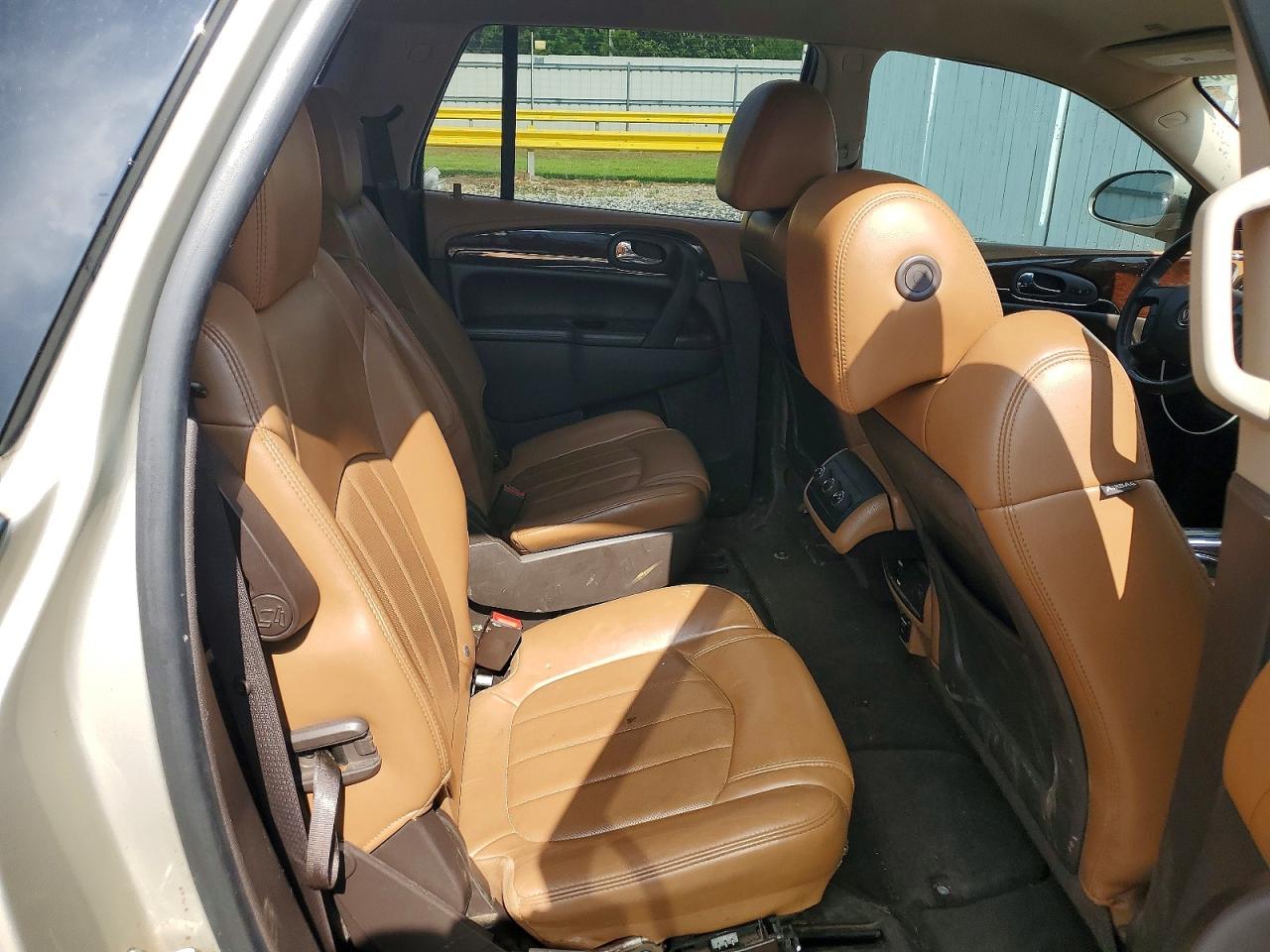 2014 Buick Enclave Cream vin: 5GAKRBKD0EJ219442