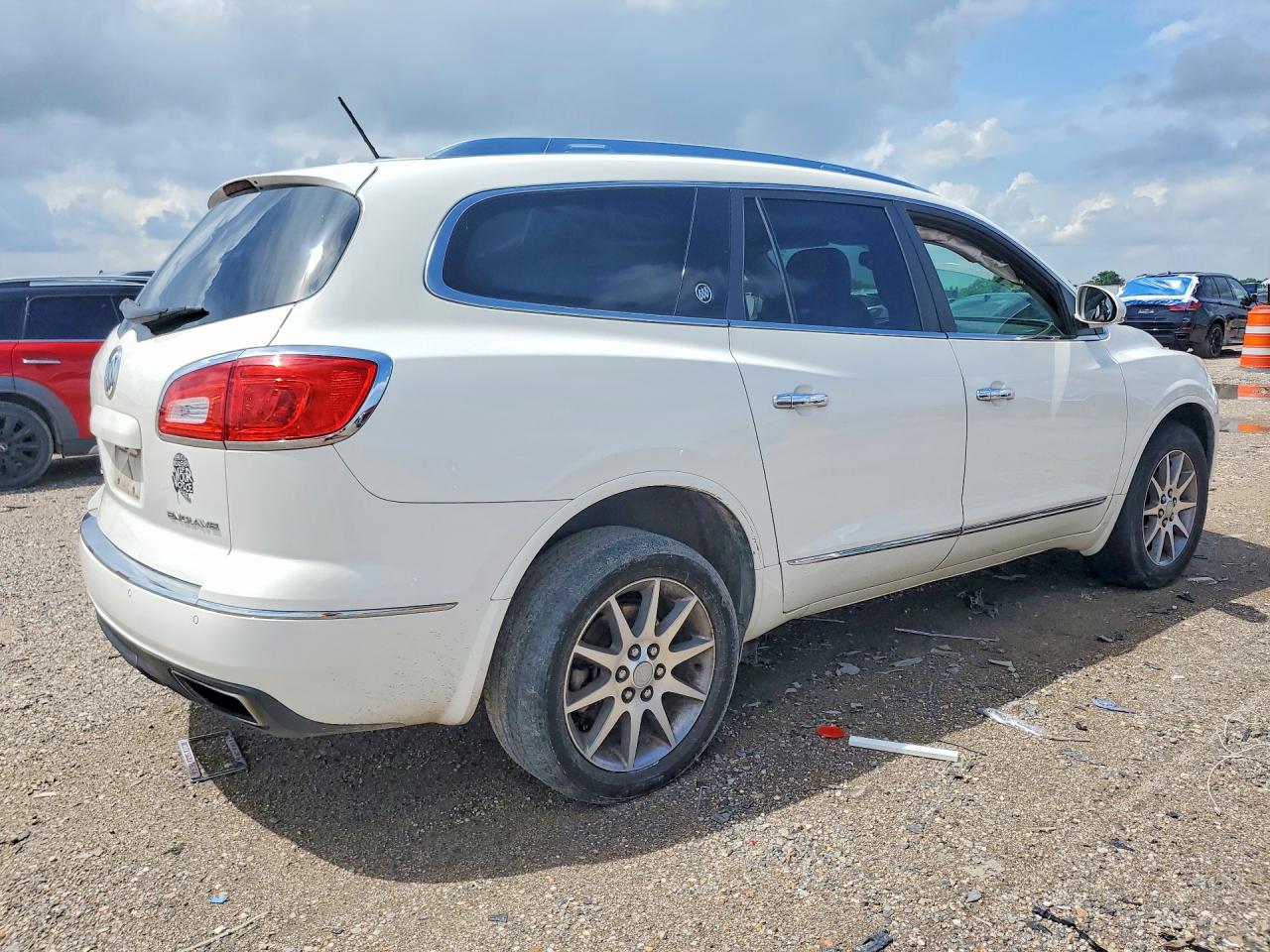 2015 Buick Enclave Белый vin: 5GAKRBKD1FJ302881