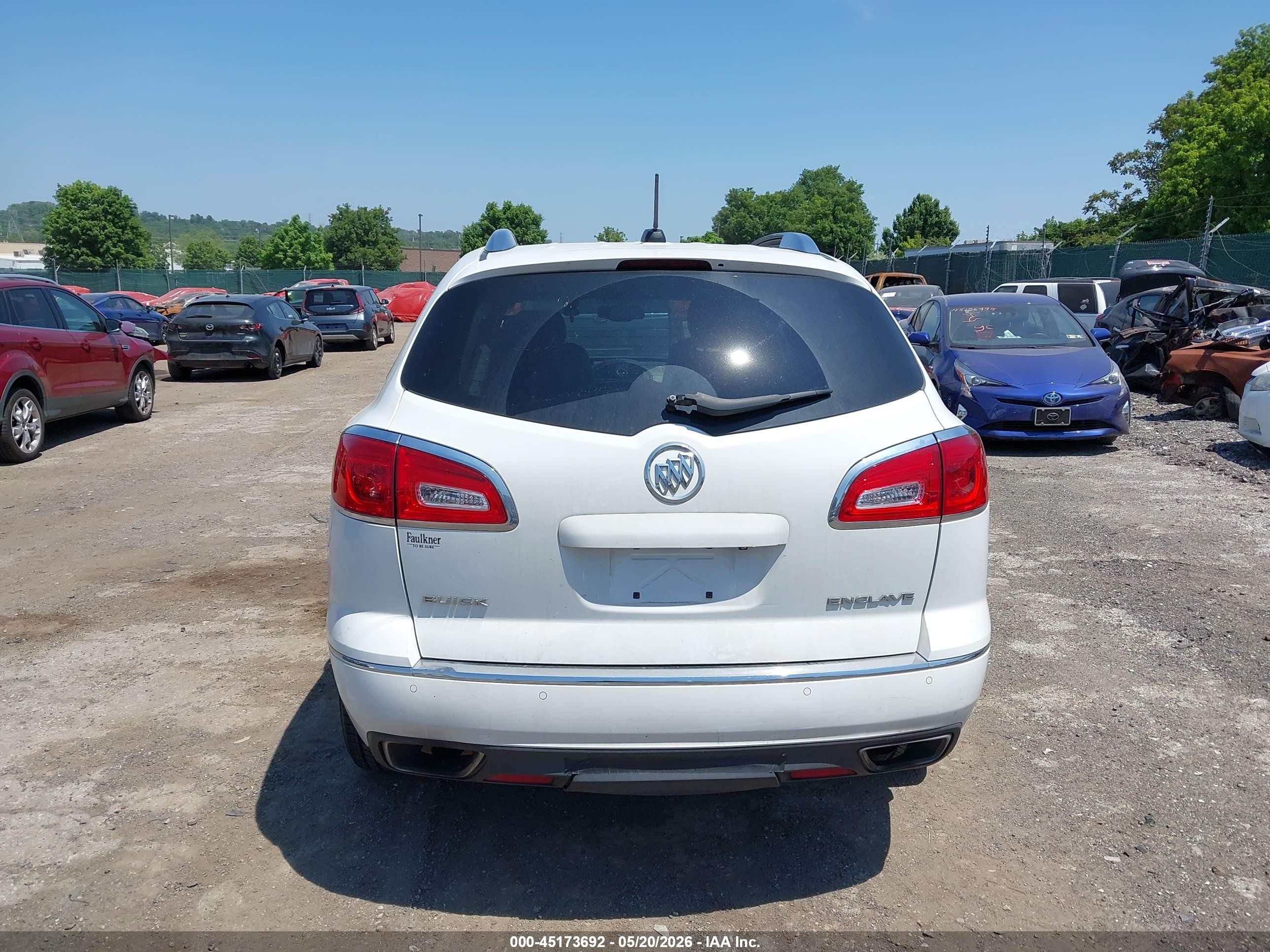 2017 Buick Enclave Leather Белый vin: 5GAKRBKD2HJ350165