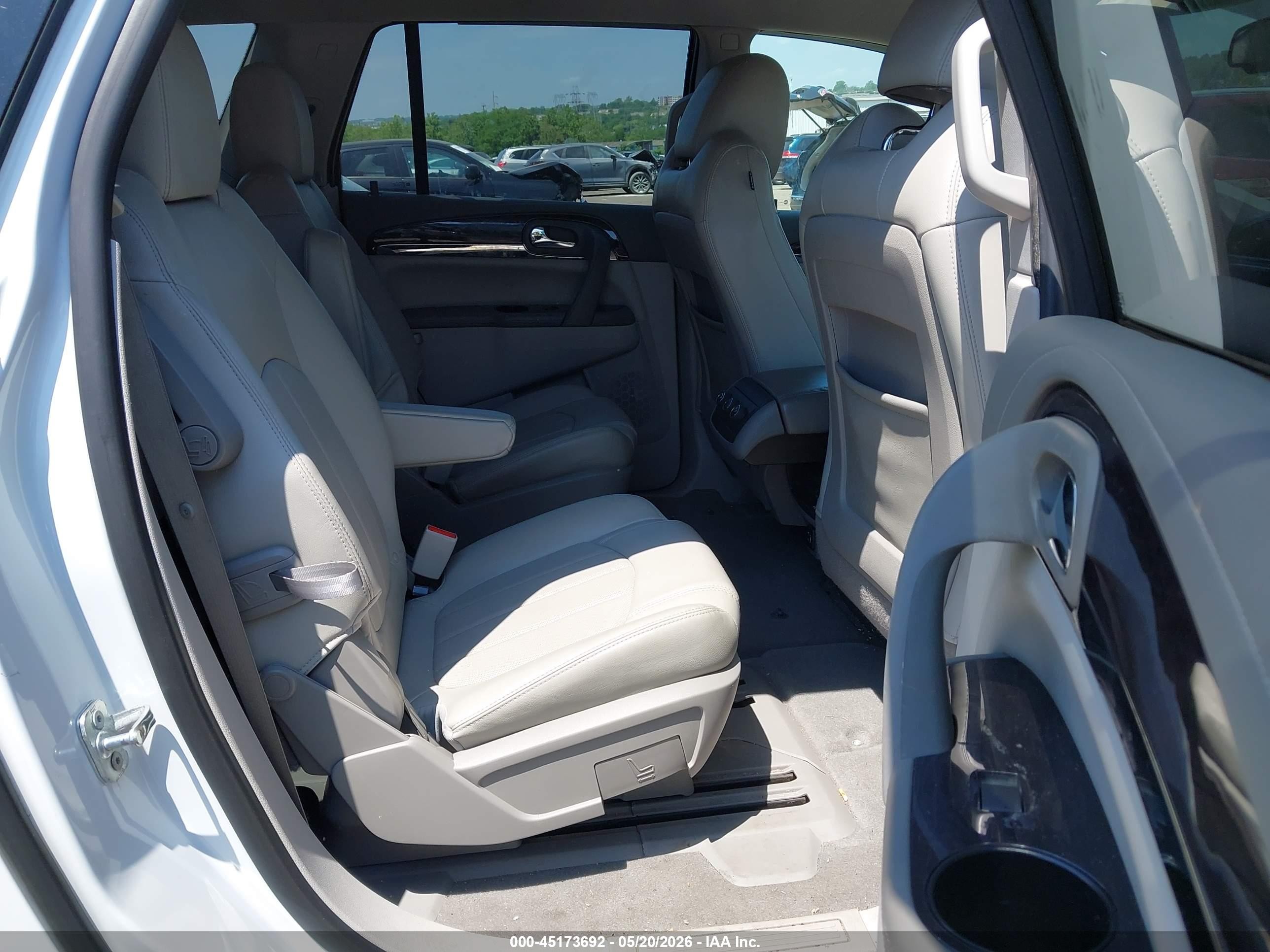 2017 Buick Enclave Leather Белый vin: 5GAKRBKD2HJ350165
