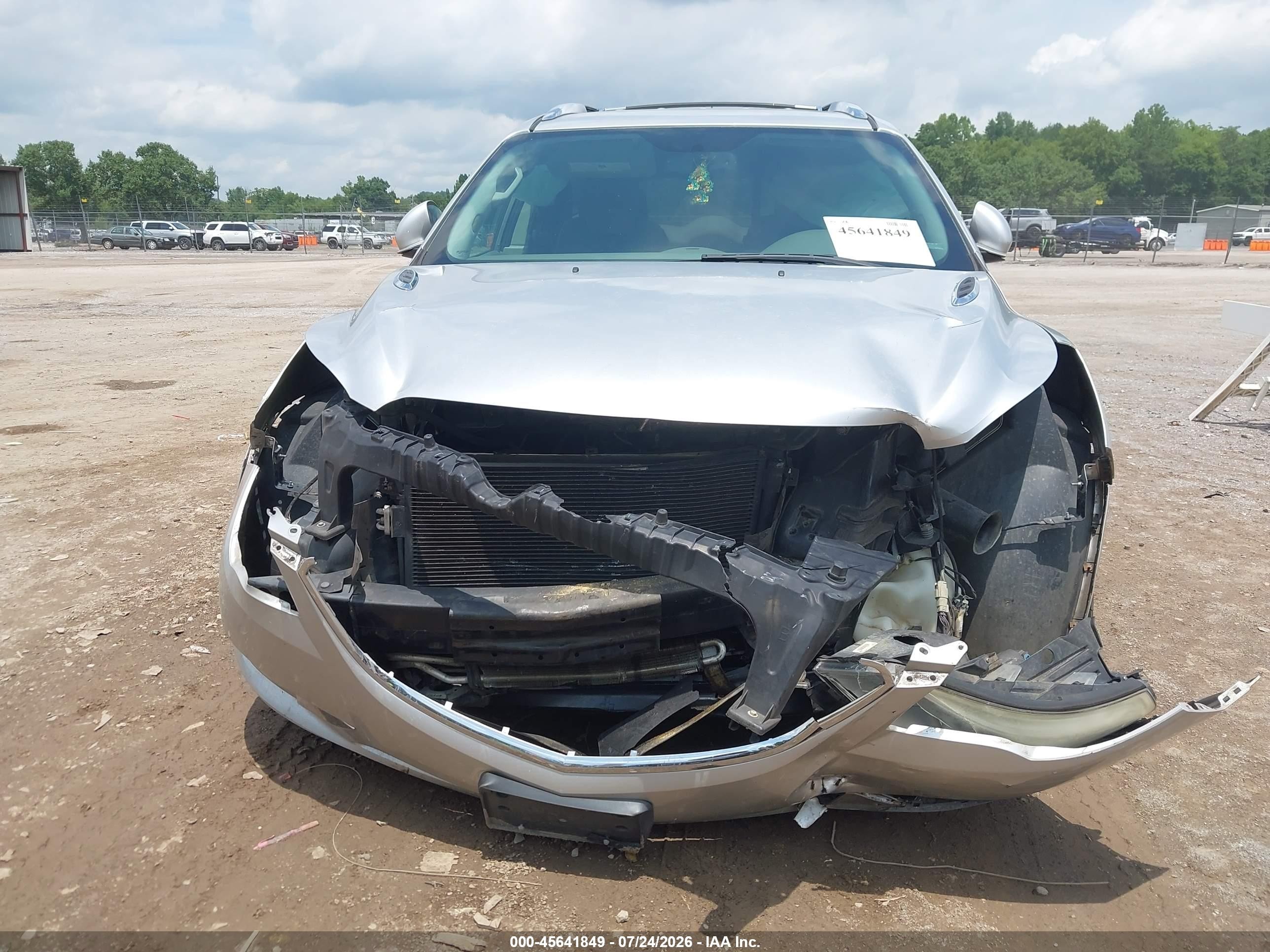 2013 Buick Enclave   Silver vin: 5GAKRBKD4DJ242012