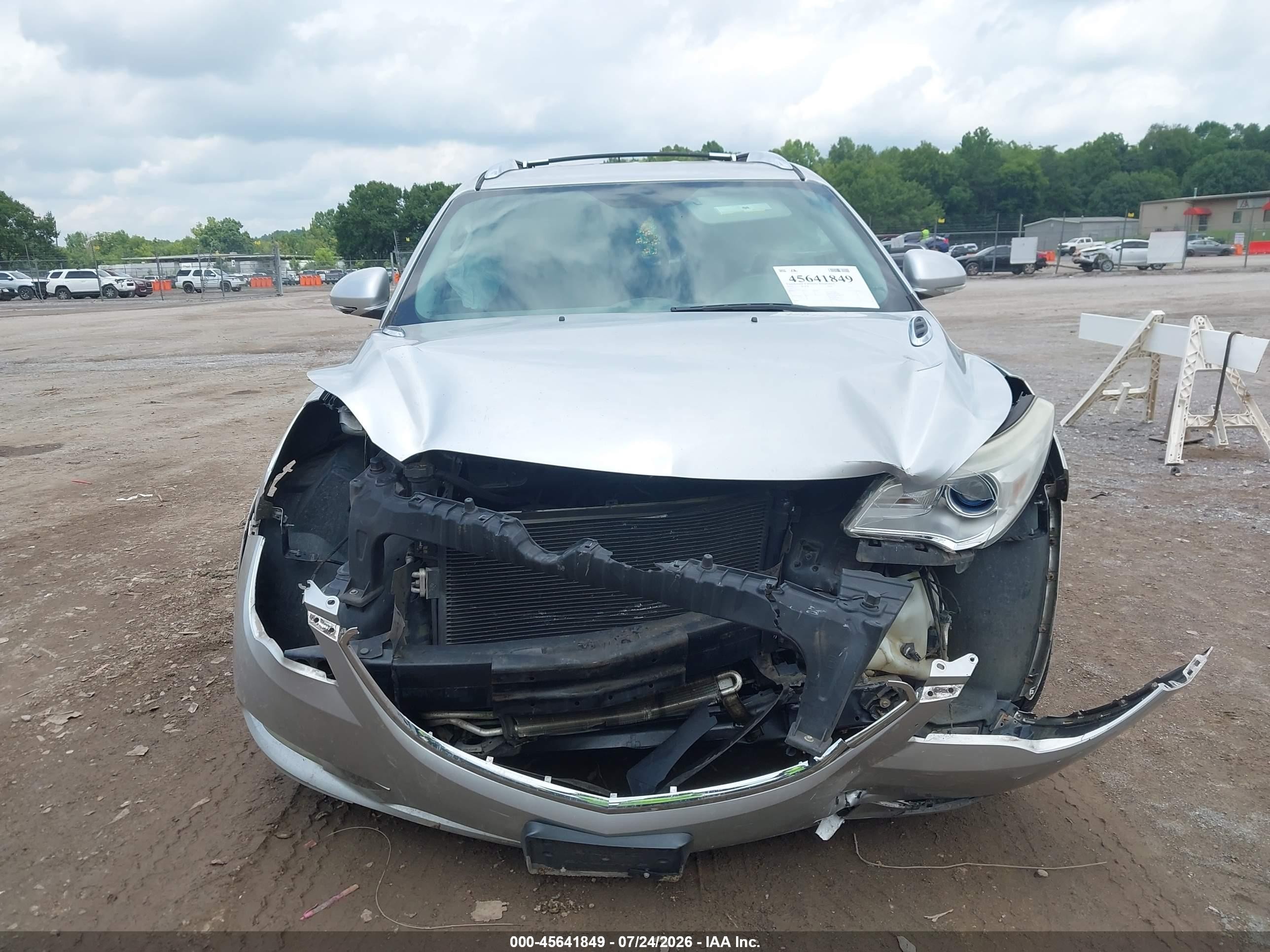 2013 Buick Enclave   Silver vin: 5GAKRBKD4DJ242012