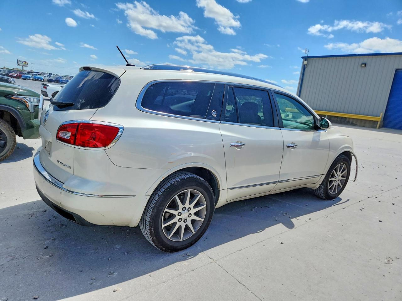 2014 Buick Enclave Cream vin: 5GAKRBKD4EJ331645