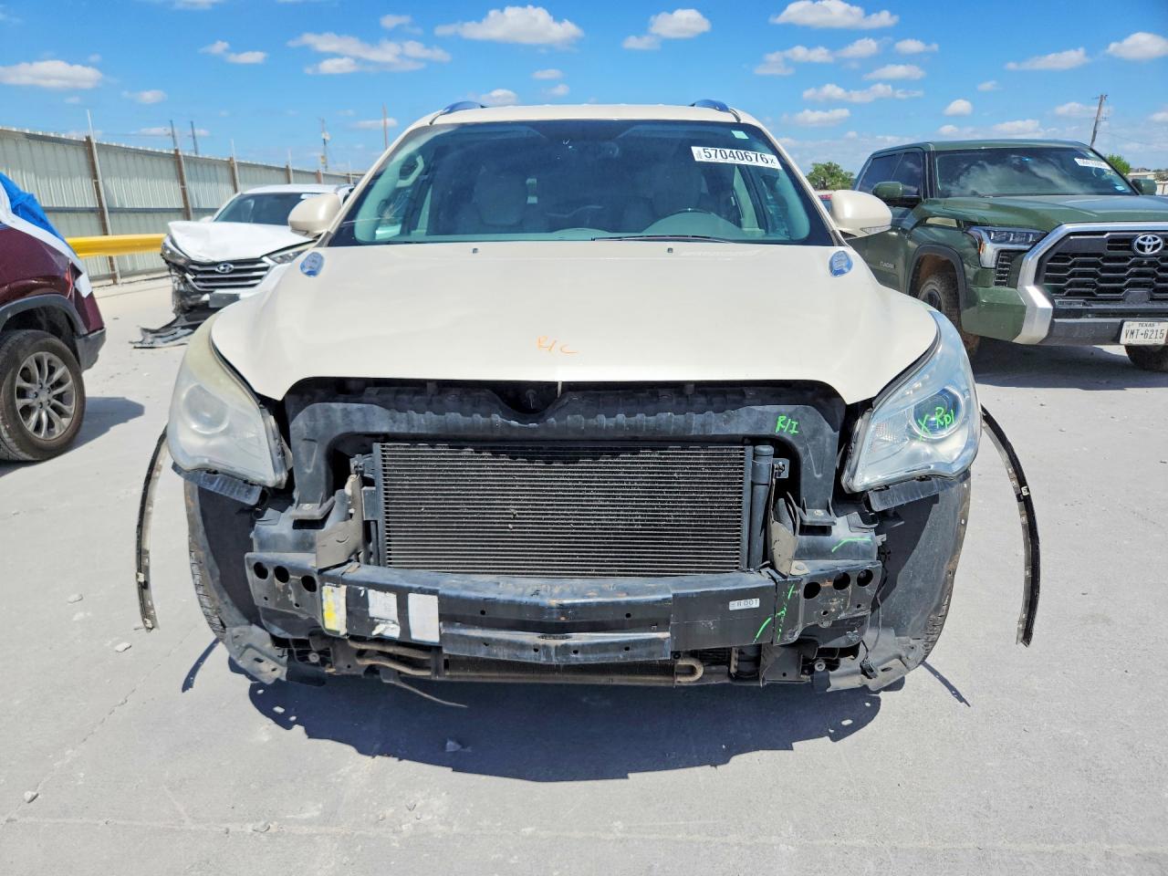 2014 Buick Enclave Cream vin: 5GAKRBKD4EJ331645