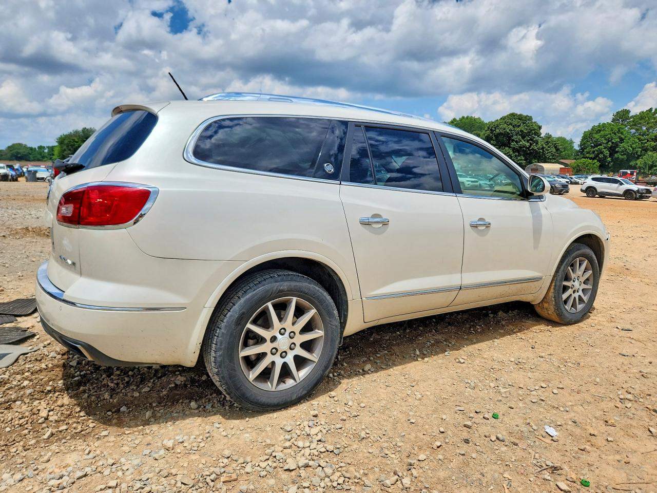 2015 Buick Enclave Cream vin: 5GAKRBKD5FJ267763