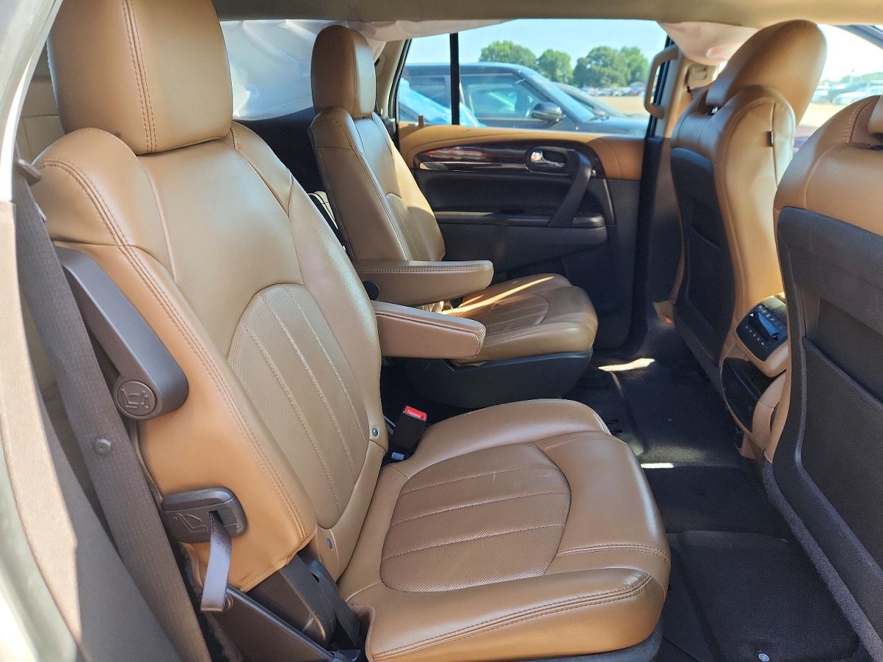 2015 Buick Enclave Cream vin: 5GAKRBKD5FJ267763